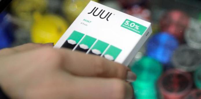 Juul es una compañía de cigarrillos electrónicos con sabores de mango, menta, crema y pepino, especialmente populares entre adolescentes a pesar de su prohibición a menores. (Archivo)