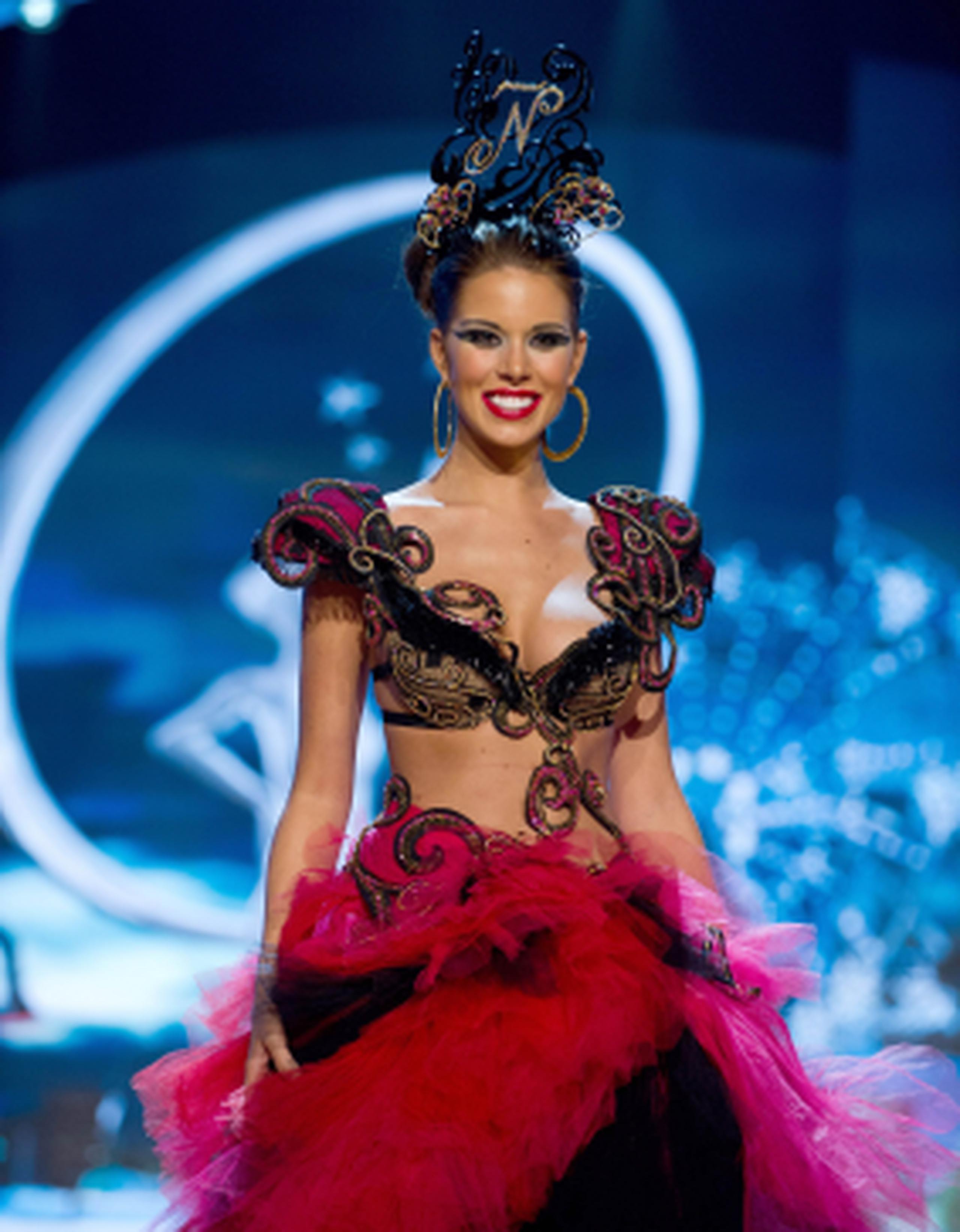 Señaló que gracias al esfuerzo de sus padres es que se encuentra en Las Vegas compitiendo por la corona de Miss Universe, cuya final se efectuará el 19 de diciembre en el teatro del hotel Planet Hollywood. (AFP)
