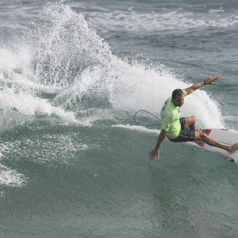 Vistosa la cuarta parada del campeonato nacional de surfing de Puerto Rico