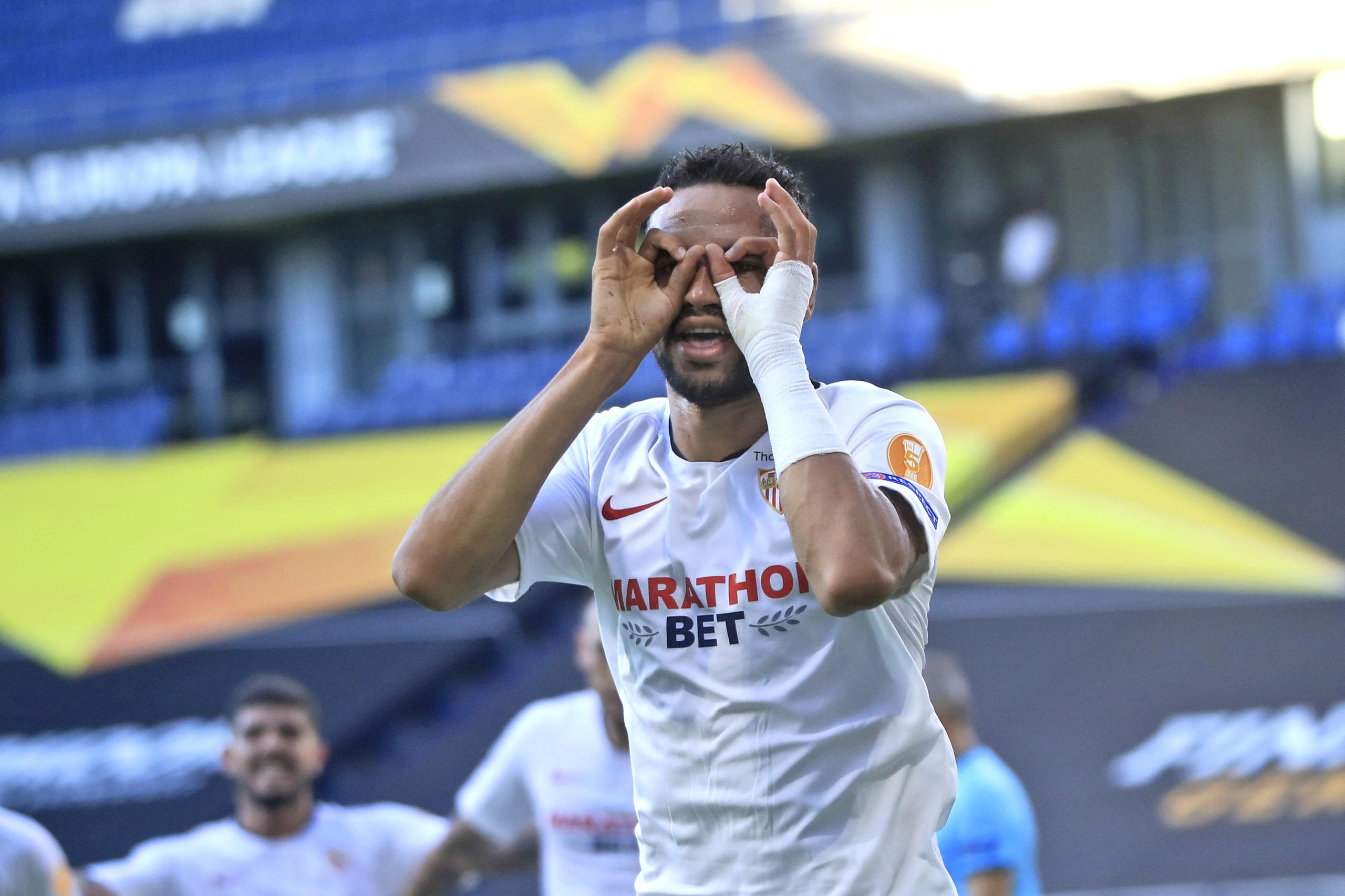 Youssef En-Nesyri tras anotar el segundo gol del Sevilla en el partido contra la Roma por los octavos de final de la Liga Europa en Duisburgo, Alemania, el jueves 6 de agosto de 2020.
