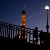 Luces de Torre Eiffel se apagarán más temprano para ahorrar energía