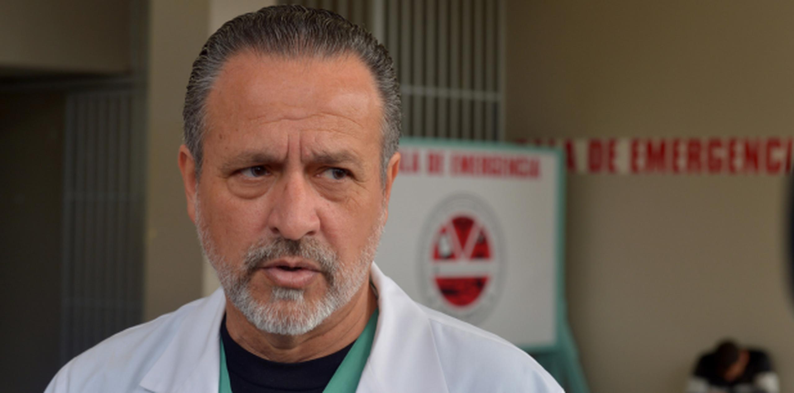 Israel Ayala,  director de Servicios Médicos de la Sala de Emergencias del Centro Médico, informó que el paciente estaba estable. (Archivo)