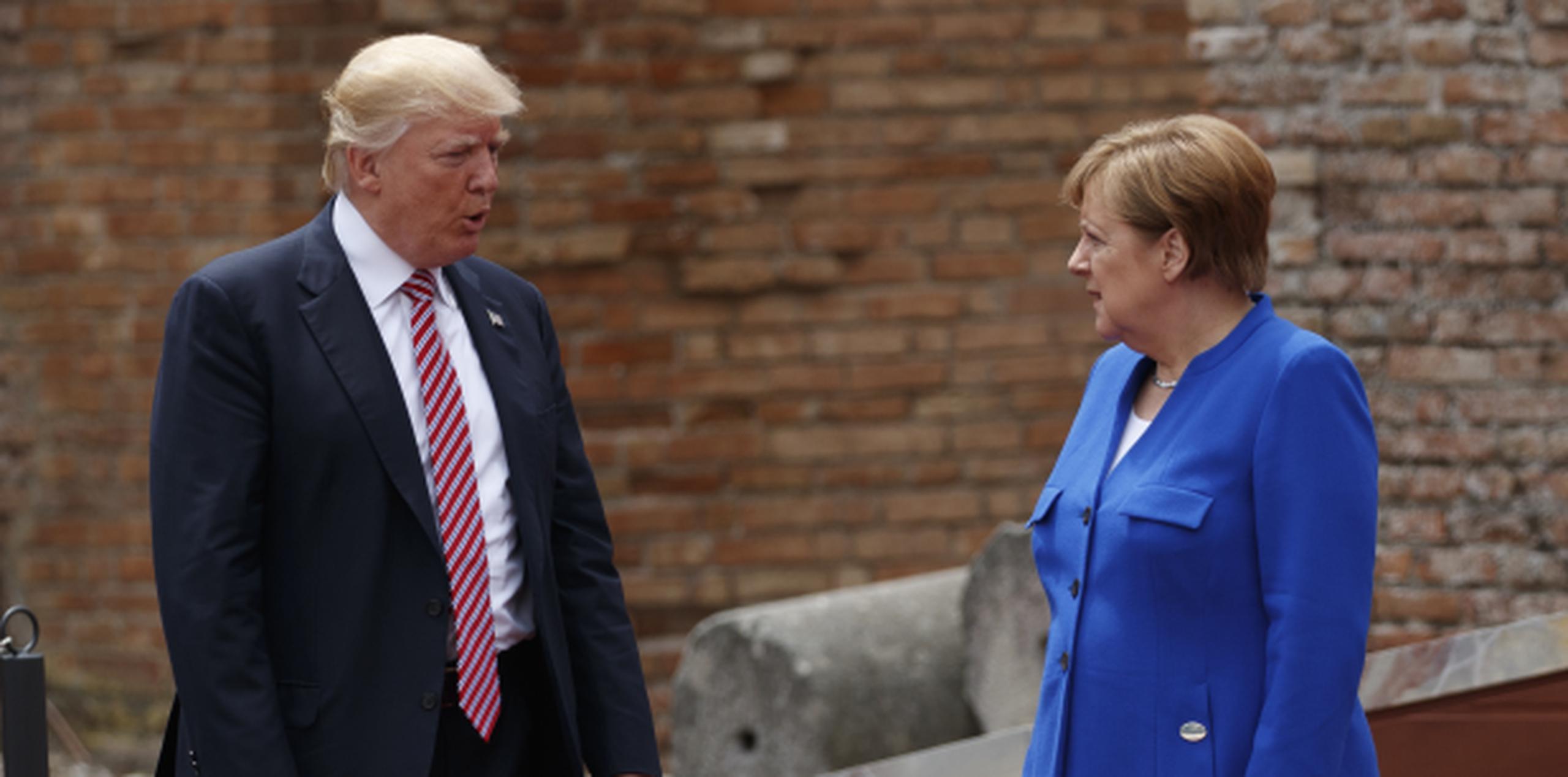 Donald Trump hizo las expresiones de crítica al comercio alemán durante la reunión del G7, en la que también participó la canciller alemana Angela Merkel. (AP/Evan Vucci)
