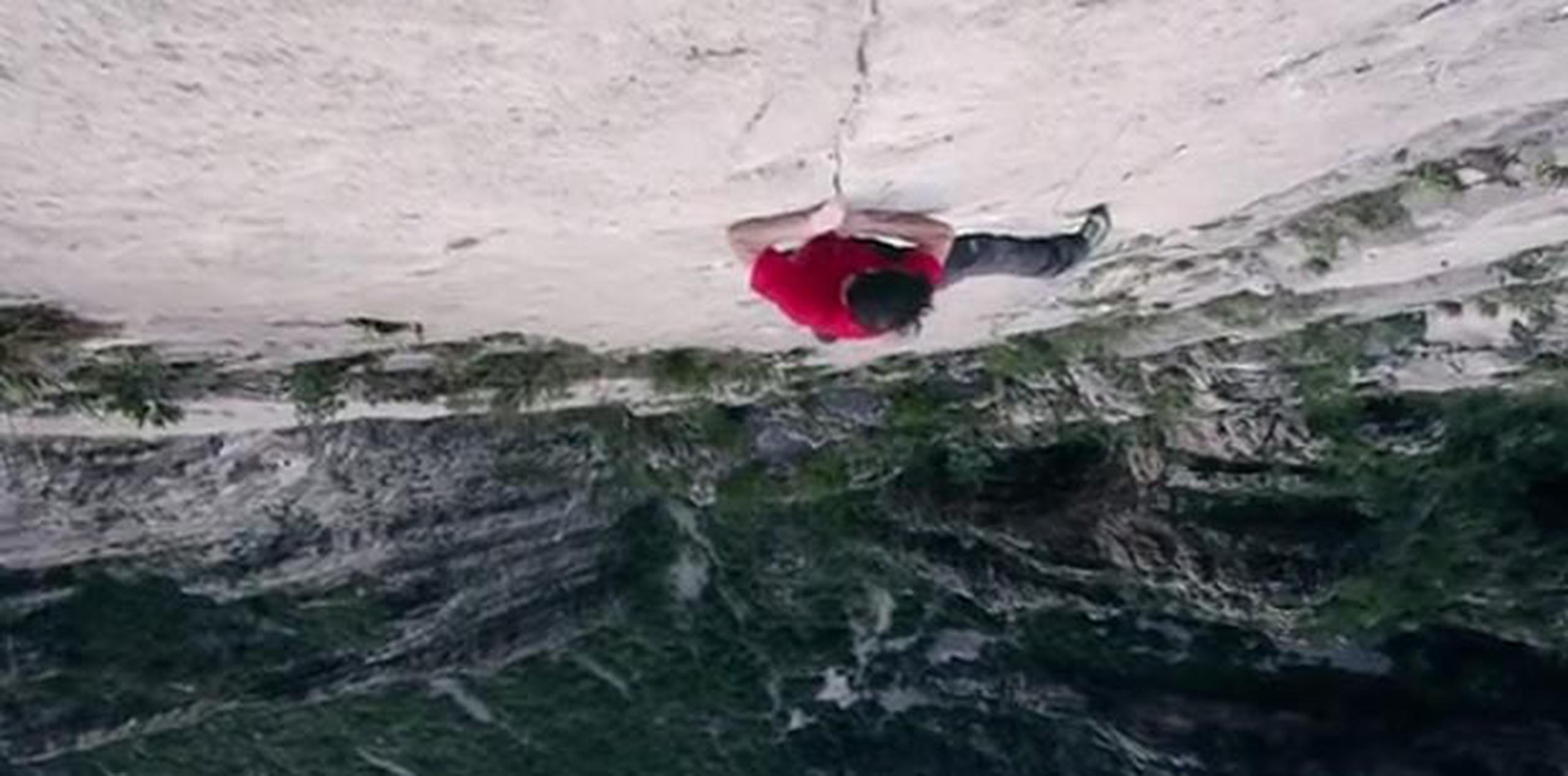 Alex Honnold, de 28 años, es conocido por su estilo arriesgado para escalar. (Youtube)