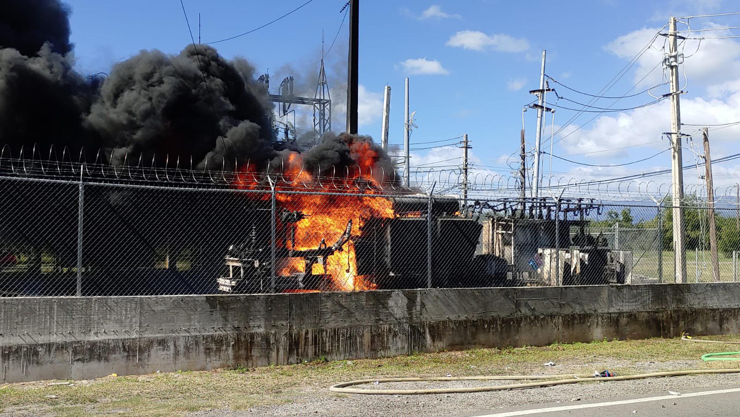 Incendio en subestación de la AEE en Juana Díaz.