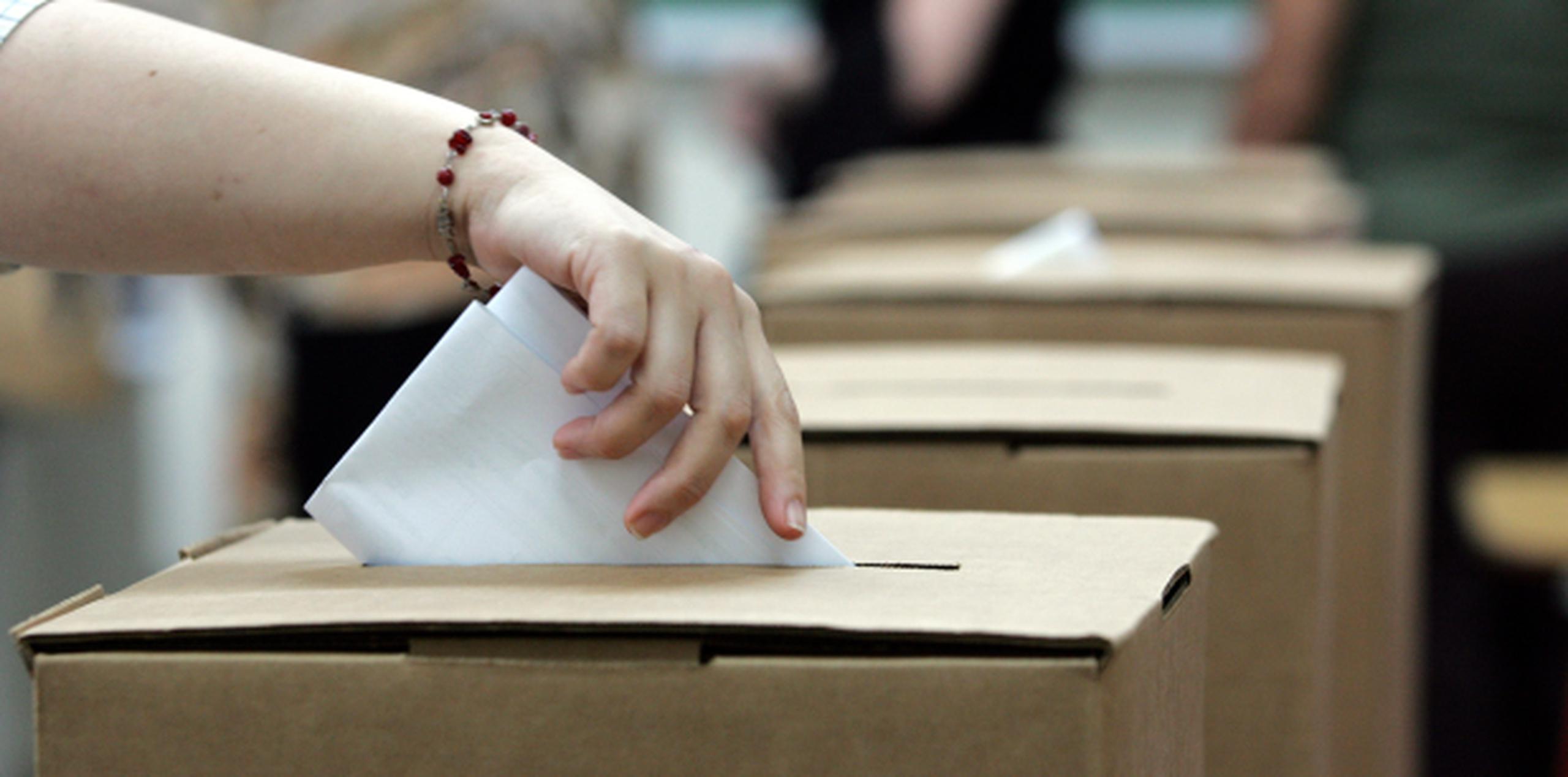 Una decisión federal declara como ilegal la disposición de la ley estatal que excluye electores de las listas de la CEE por no votar en una elección. (archivo)