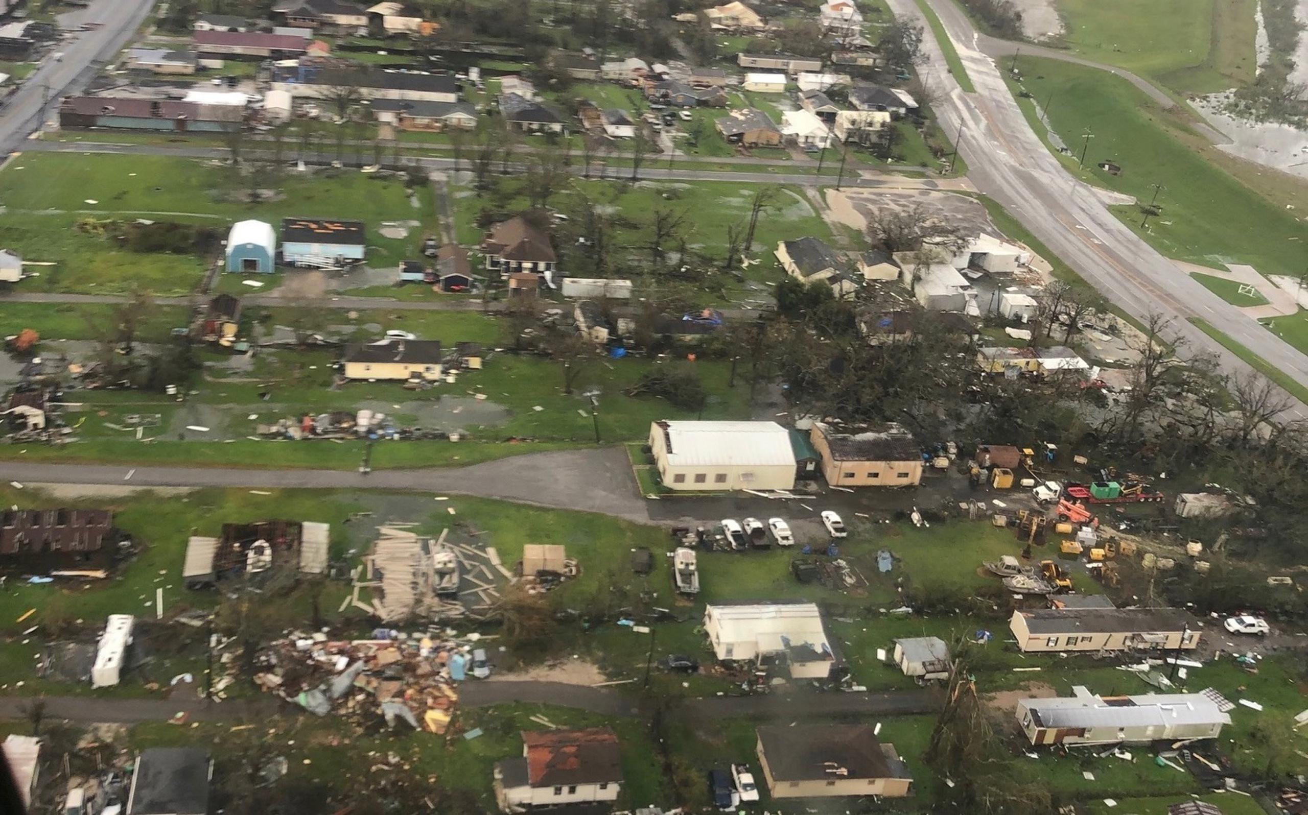 Fotografía cedida por la Guardia Costera de EE.UU. (USCG) que muesta los daños causados por el huracán Ida a su paso por el estado de Luisiana, el 30 de agosto de 2021. EFE/Guardia Costera de EE.UU./PO3 Carlos Galarz
