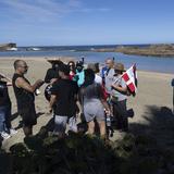 Manifestantes quitan portones privados que limitaban acceso a la playa Sardinera en Hatillo