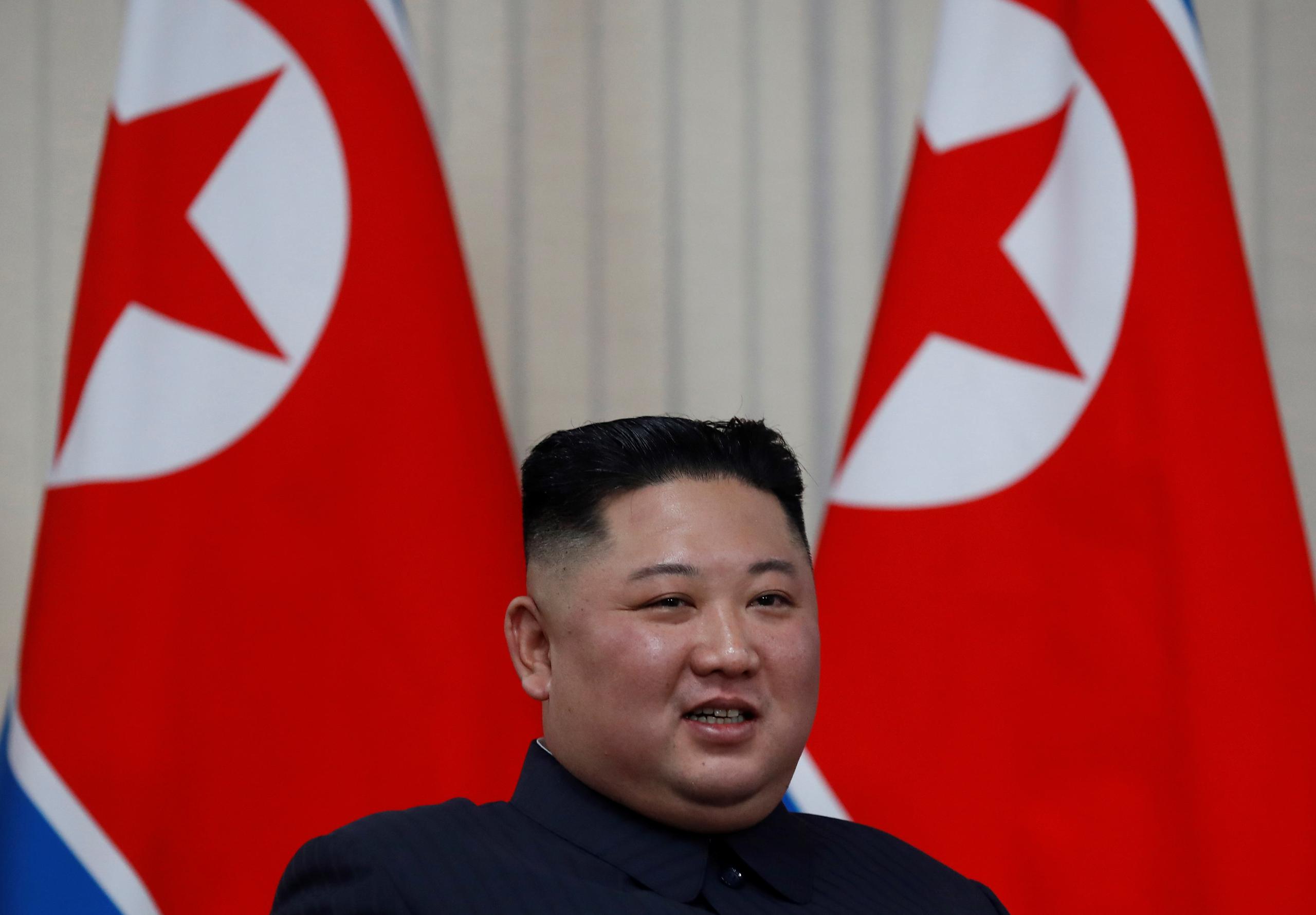 El líder de Corea del Norte, Kim Jong-un, ha pedido a las fuerzas armadas de su país desarrollar capacidades "para prevenir, contener y frustrar" todo tipo de ataques, incluidos los nucleares, por parte de fuerzas hostiles, según recogen hoy los medios estatales.
