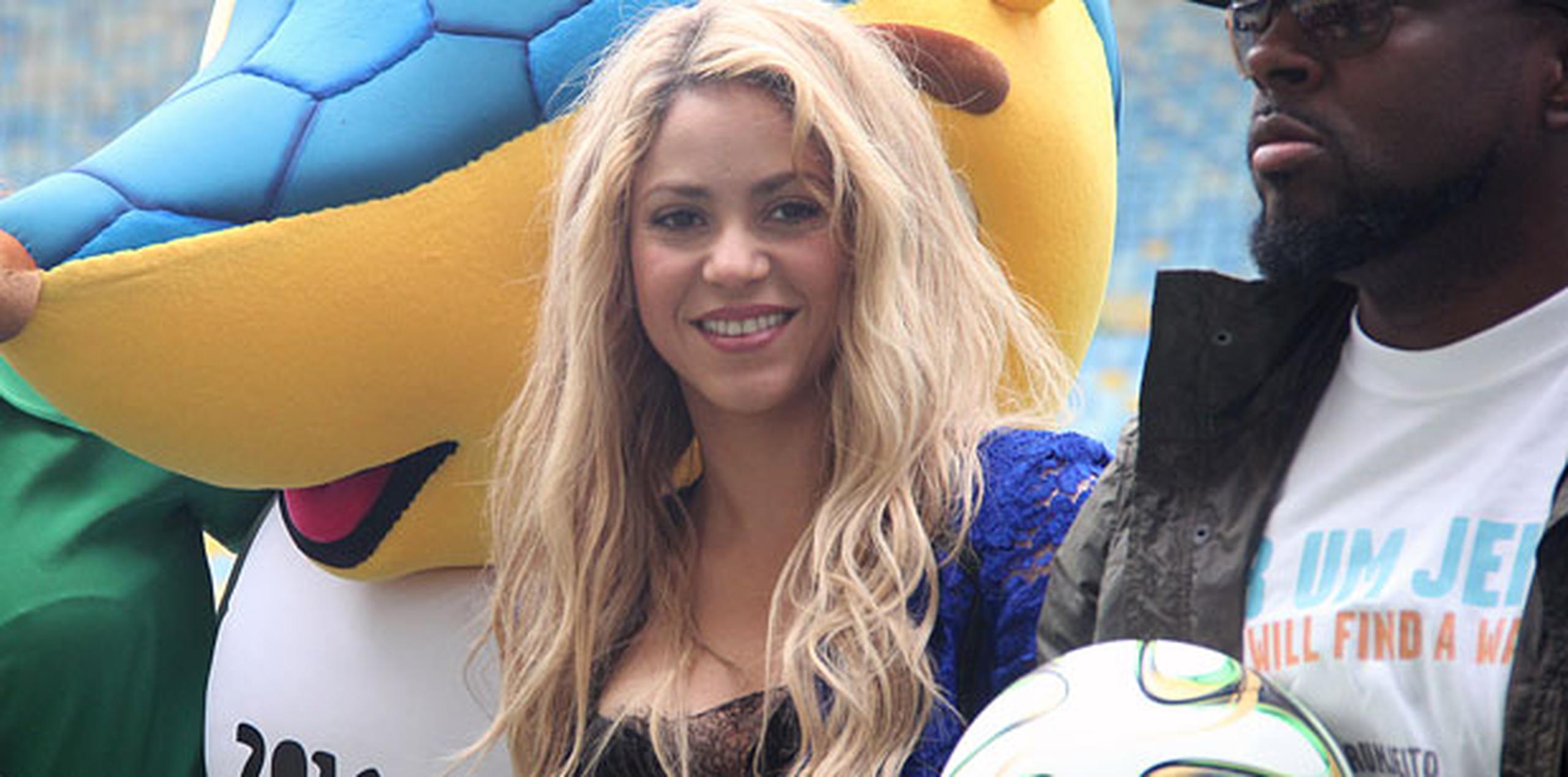 Shakira relató que Piqué quedó afectado por la eliminación del campeón España en la primera ronda, pero agregó, pícara, que "tengo mi forma de consolarlo".  (alex.figueroa@gfrmedia.com) 
