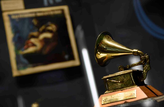 Los Grammy se aplazan para marzo por aumento en casos y muertes por  coronavirus - Primera Hora