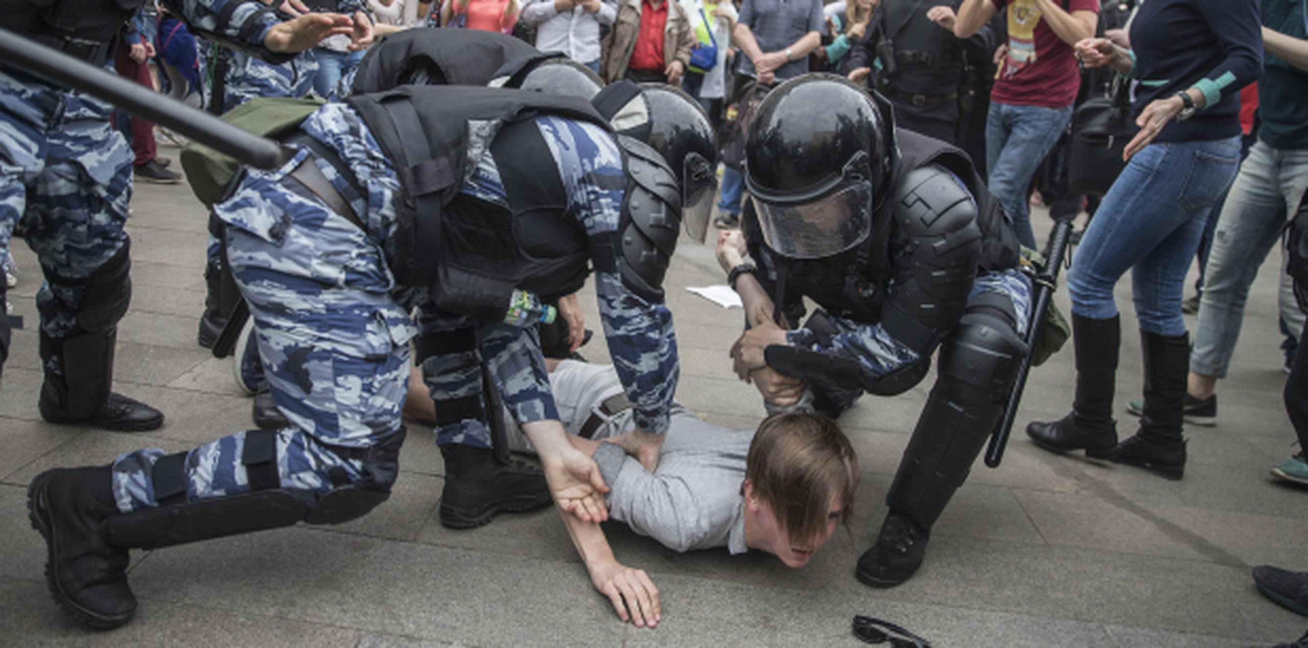 La policía en Moscú advirtió que “cualquier acto de provocación de parte de los manifestantes será considerado una amenaza al orden público y será suprimido de inmediato”. (AP)