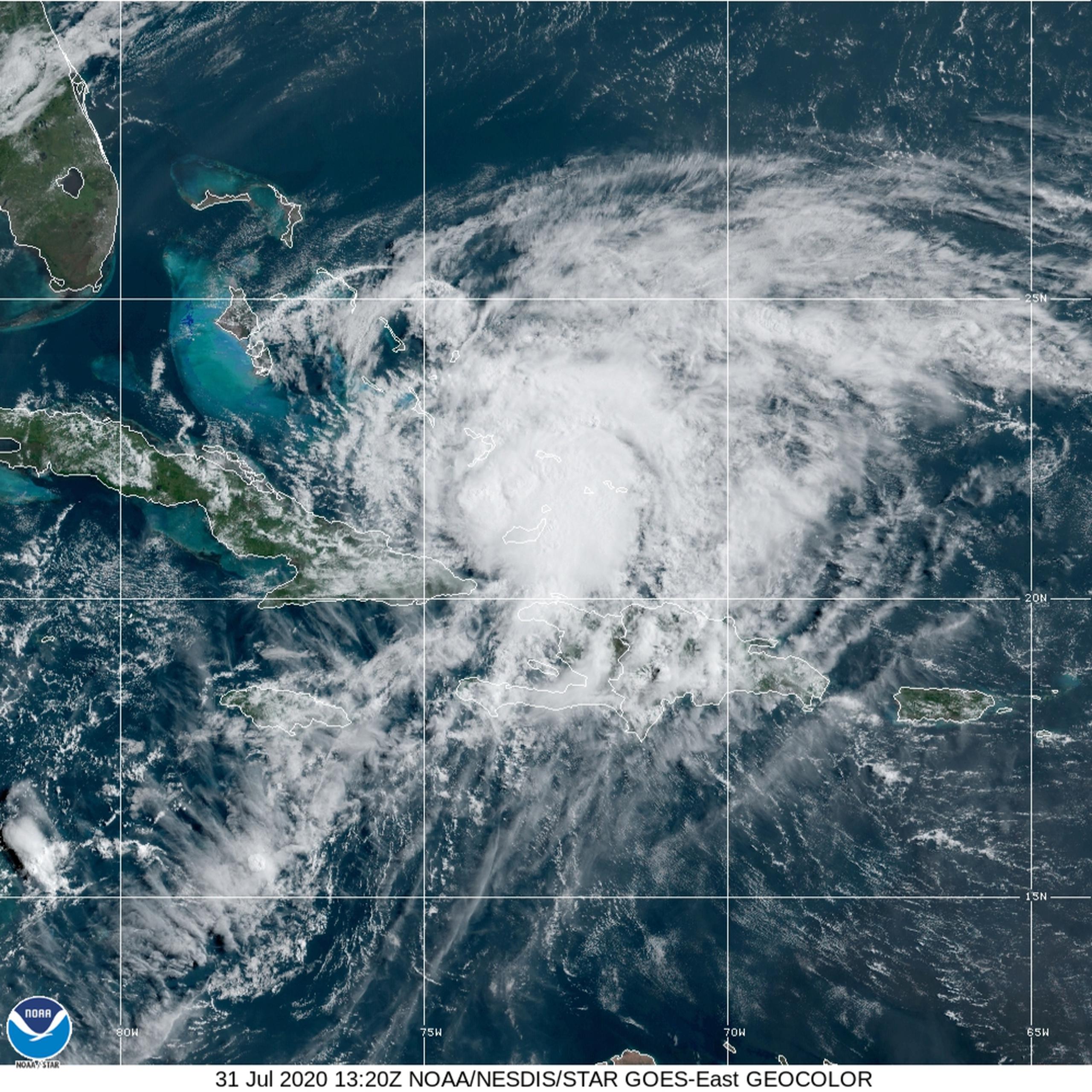 Imagen de satélite del huracán Isaías.