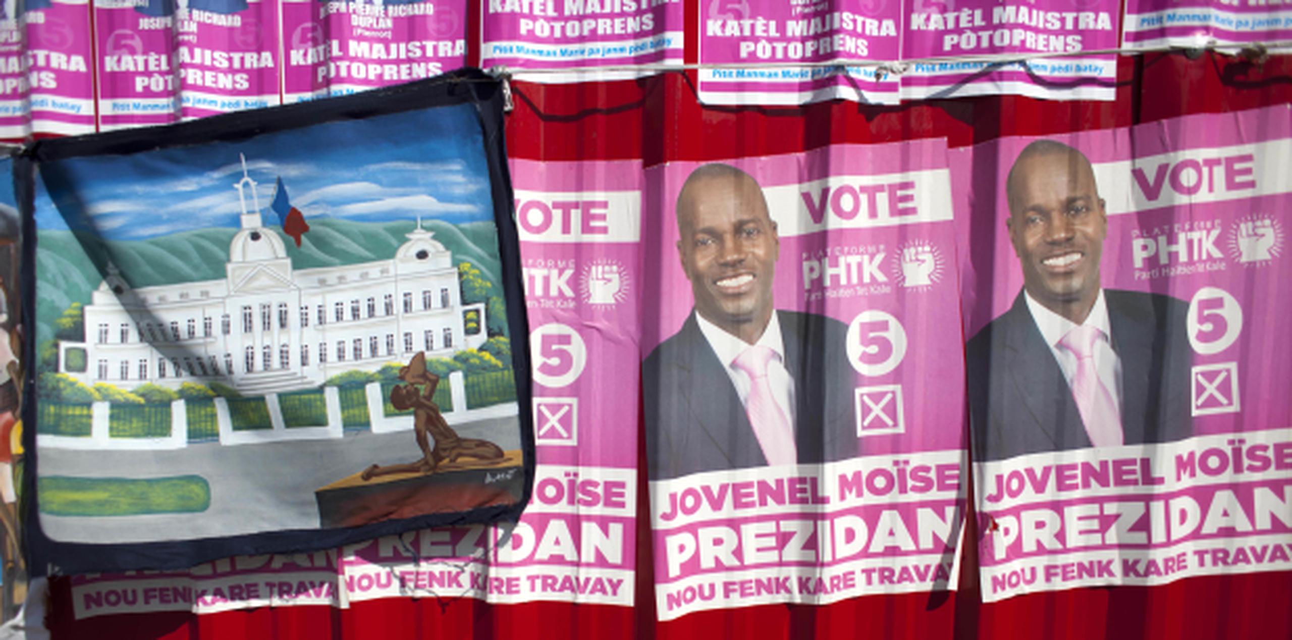 Parte de la propaganda política en Haití, donde unos 54 candidatos aspiraban a la presidencia en un proceso que se tornó fraudulento. (AP)