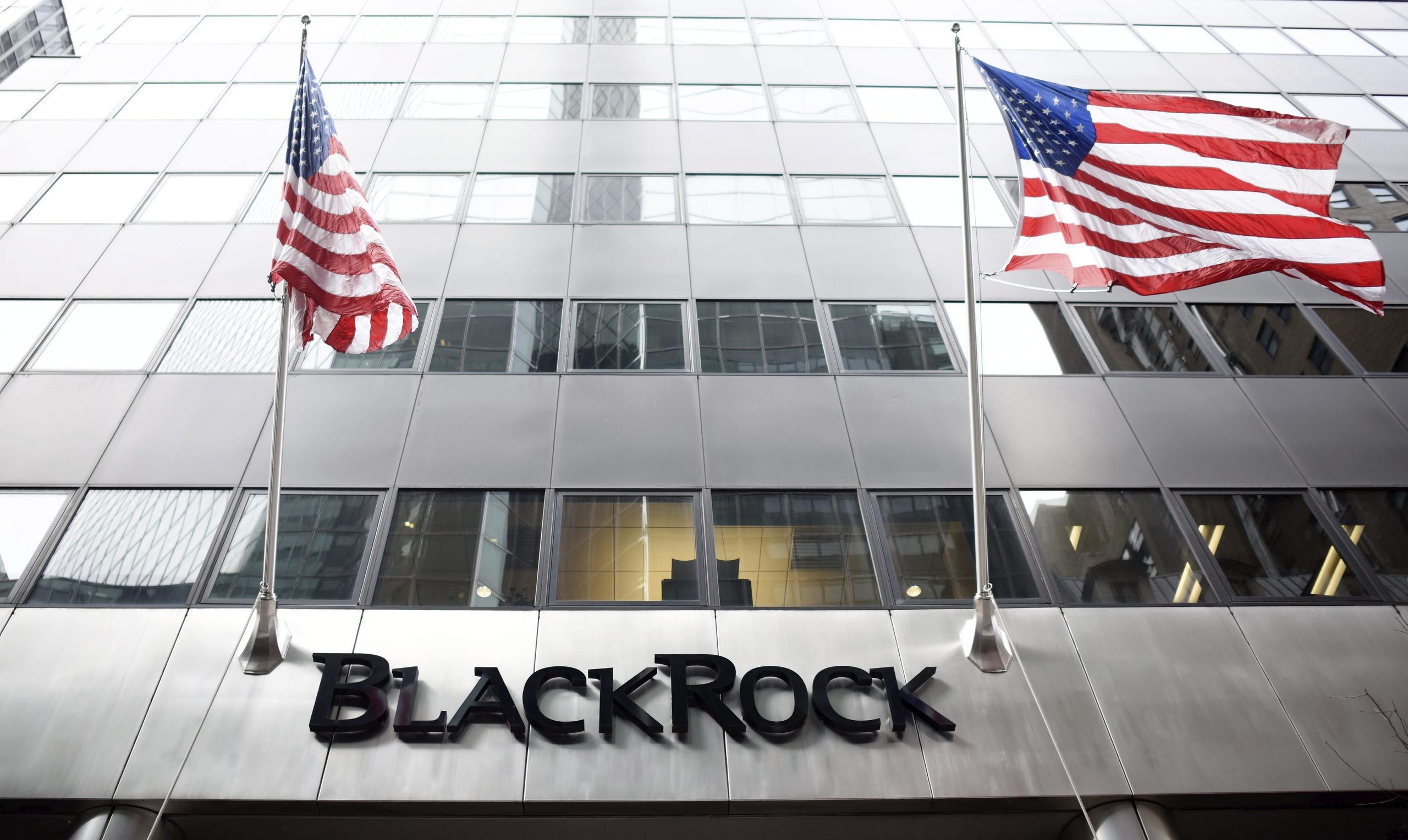 BlackRock había contratado a un gran número de empleados en tiempos recientes, aumentando su fuerza laboral en más de un 20 % durante los últimos tres años.