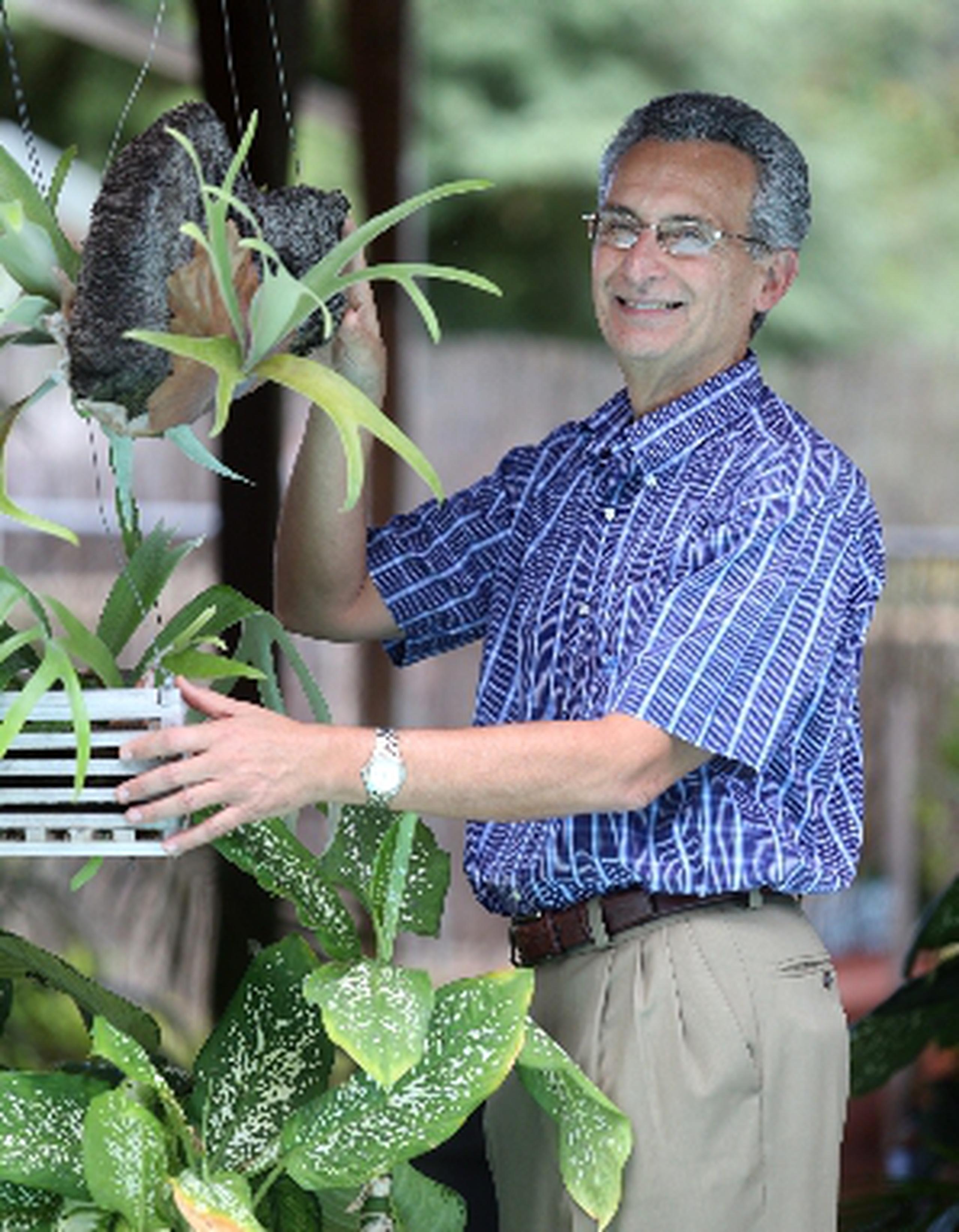 Al secretario de Salud, Francisco Joglar Pesquera, le encanta estar rodeado por naturaleza. (juan.martinez@gfrmedia.com)