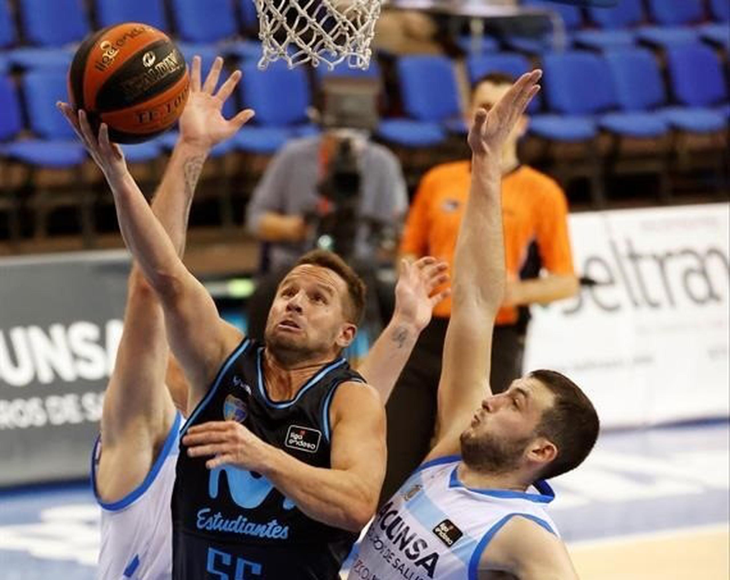 El boricua José Juan Barea suma cinco partidos con el Movistar Estudiantes en la Liga ACB de España.
