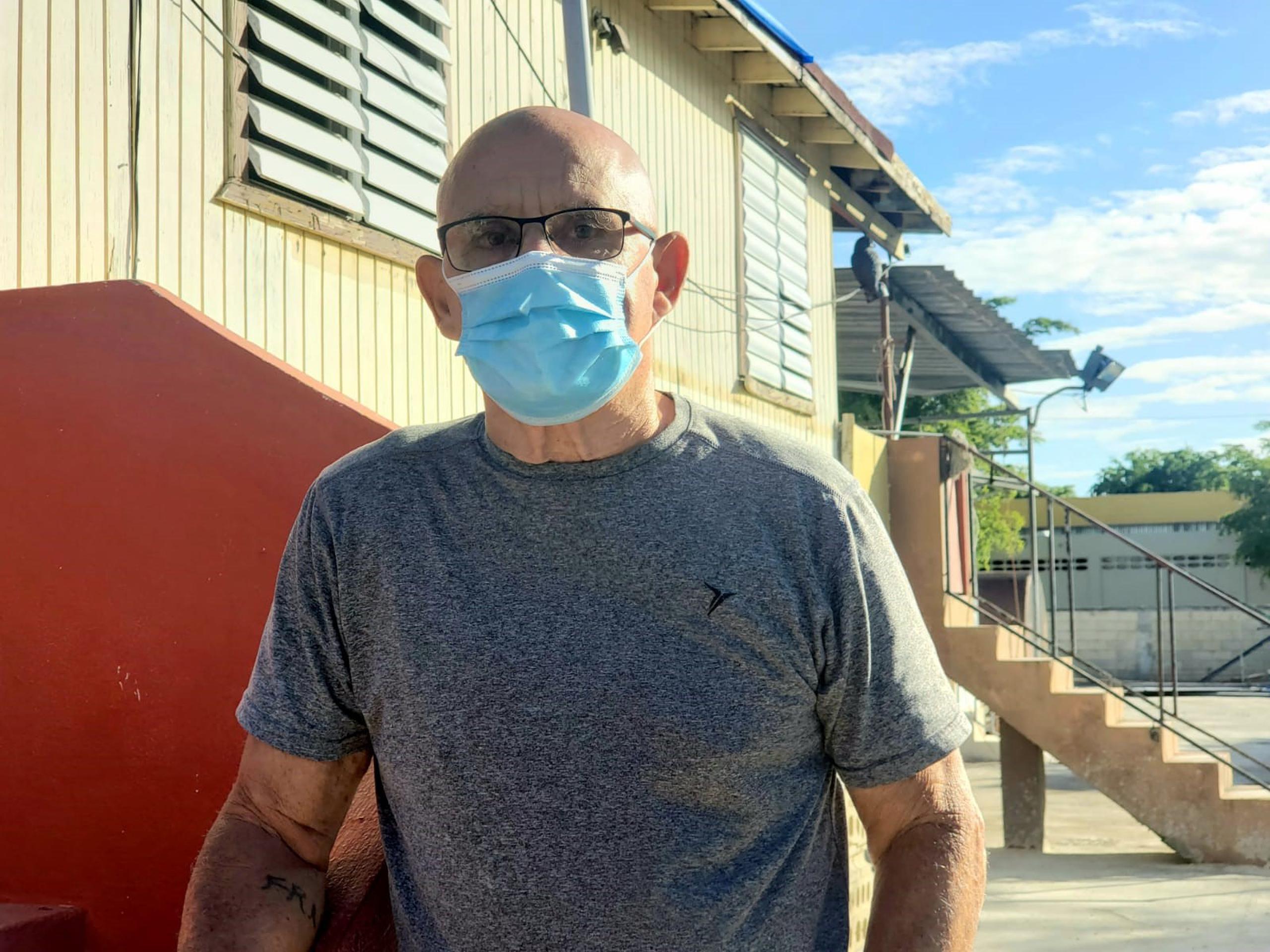 La semana pasada, miembros de la Fundación Azriel llegaron buscando a Domingo González para decirle que estaban allí para reparar su hogar.