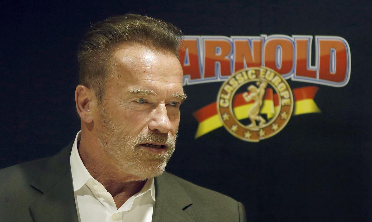 Arnold Schwarzenegger apologizes for harassing six women on set