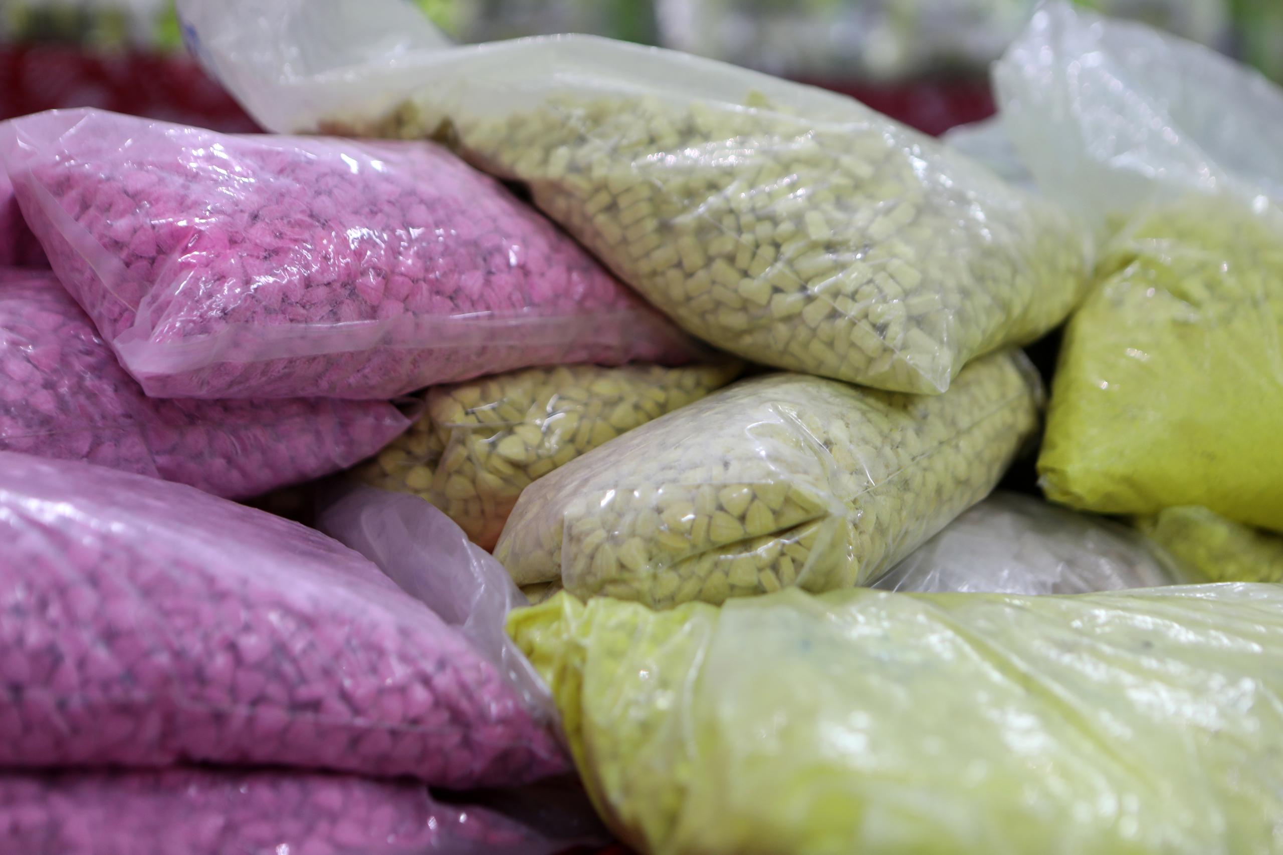 “Estas pastillas parecen inocuas pero pueden ser mortales”, dijo Mike Nordwall, agente especial de la Oficina Federal de Investigaciones (FBI) en Pittsburgh, sobre las píldoras que parecen dulces, pero son el mayor causante de muertes en Estados Unidos.
