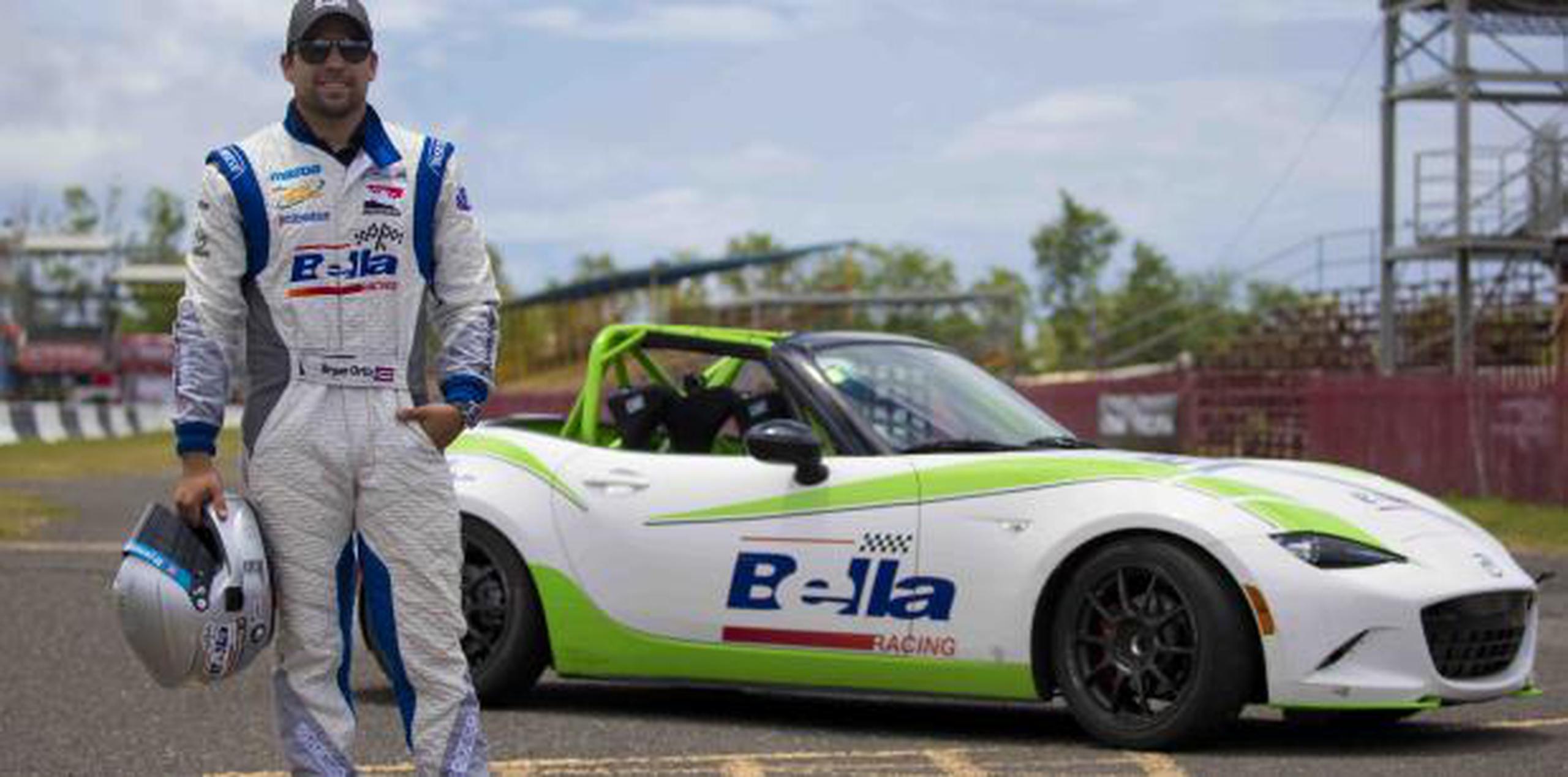 Bryan Ortiz conducirá su vehículo Mazda Bella. (Suministrada)