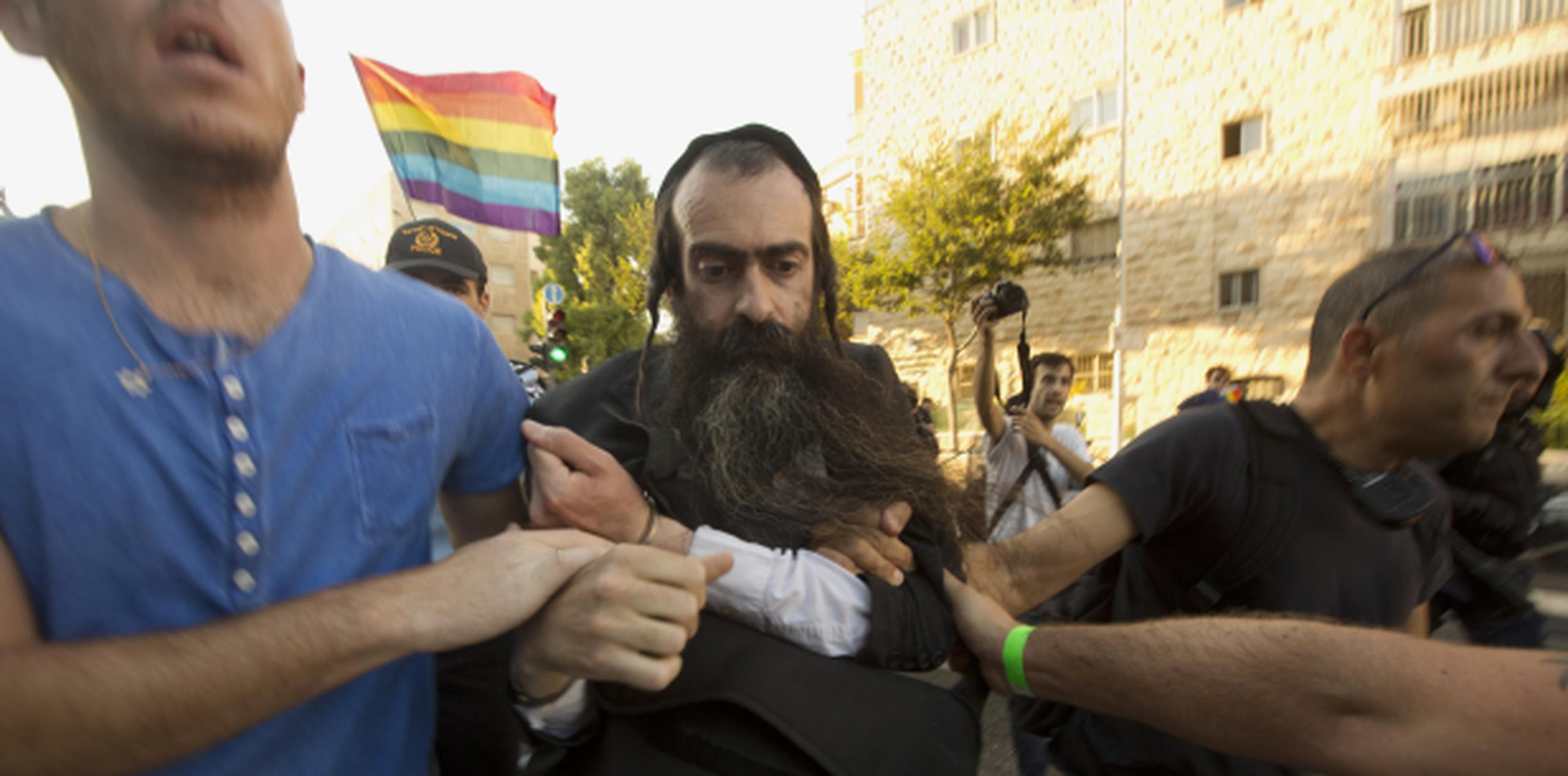 El presunto agresor, Yishai Schlissel, fue detenido el jueves en el desfile luego de que atacara a seis personas con un cuchillo. (AP)