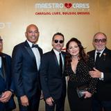 Marc Anthony y Henry Cárdenas rinden homenajes en su gala para Maestro Cares