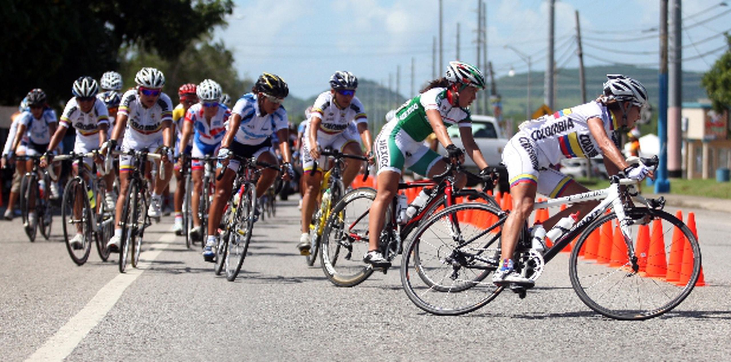 La disciplina del ciclismo femenino se practica en el olimpismo. En la imagen, un grupo de competidoras durante los Juegos Centroameri-canos y del Caribe de Mayagüez 2010. (Archivo)
