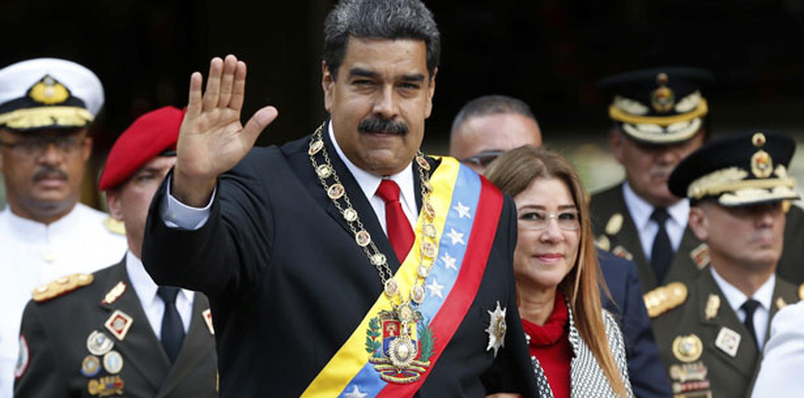 Maduro sostiene que no pasan de 600,000 los venezolanos que han salido en los últimos dos años y que "más del 90% están arrepentidos".  (AP)