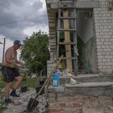 “No podemos pausar la vida”: Ucrania inicia reconstrucción