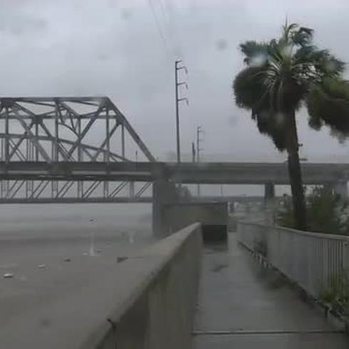 Barry llega a las costas de Luisiana como tormenta tropical