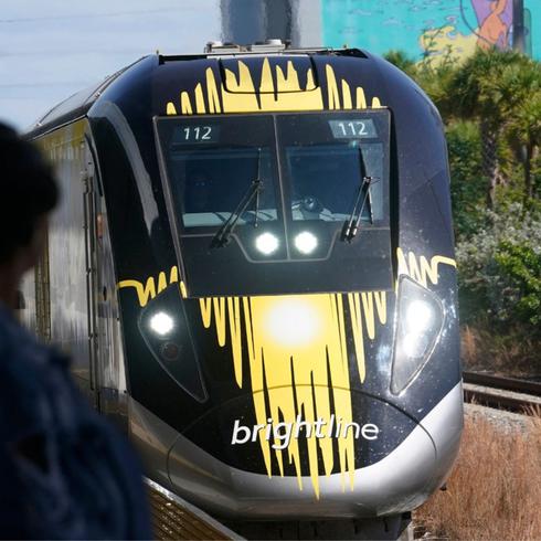 Tren de Brightline inicia su ruta directa de Miami a Orlando