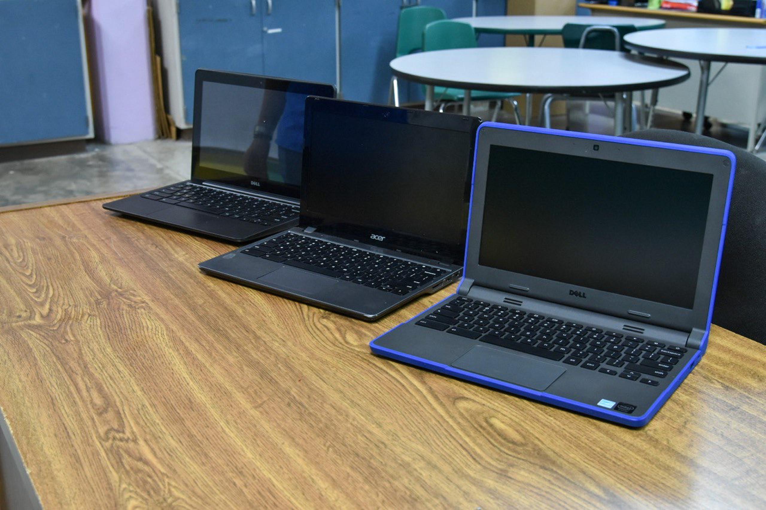 Las laptops fueron transportadas y distribuidas a los centros educativos de ambas islas por la organización Puerto Rico Education Foundation.