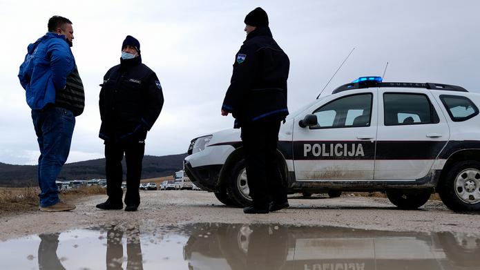 La policía bosnia informó que las víctimas eran estudiantes de entre 18 y 20 años.