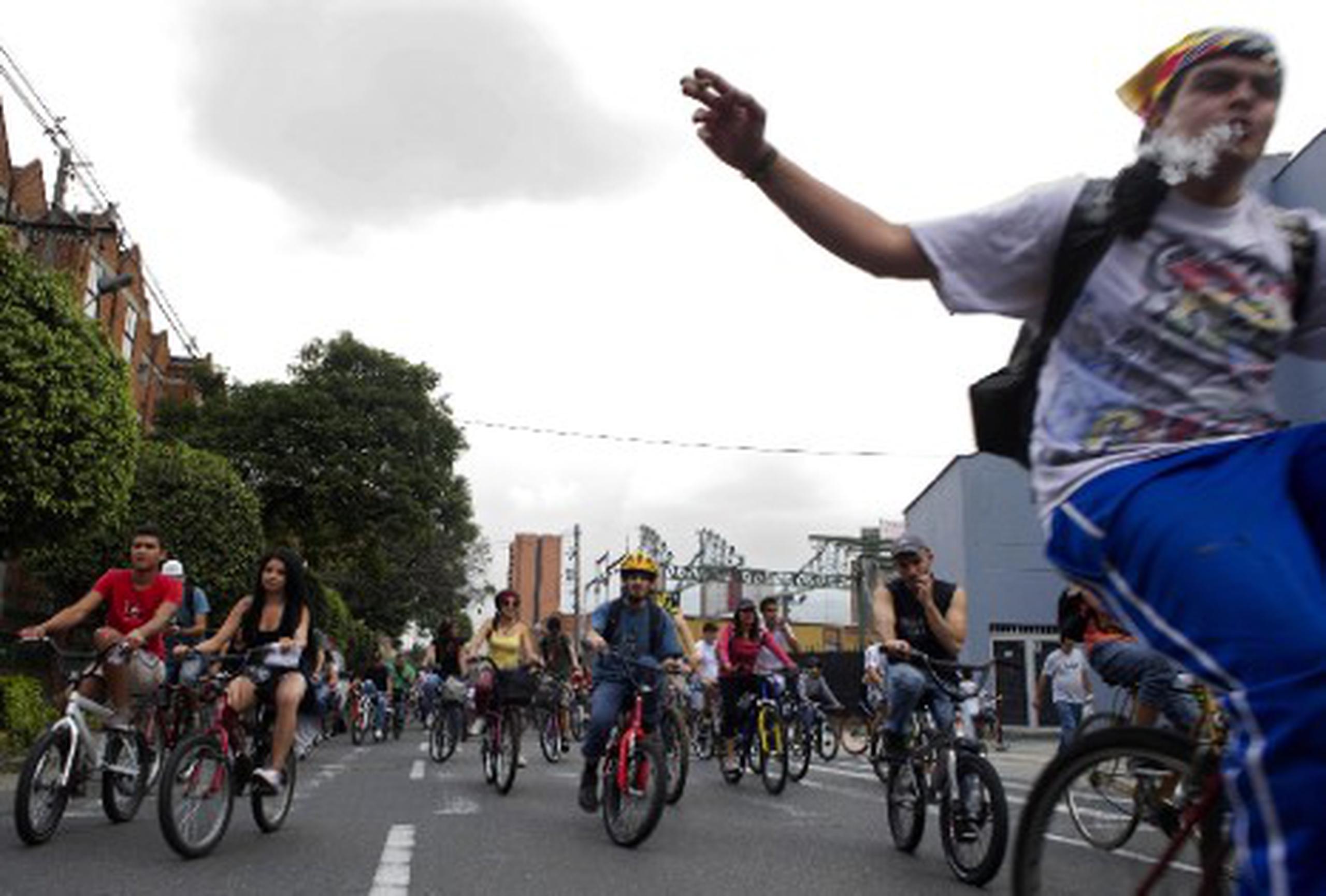 Una fuente de este colectivo dijo a Efe que la medellinense fue la parte local de la llamada Primera Bicicletada Cannábica Mundial. (AFP / Raúl Arboleda)