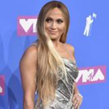 Artistas engalanan la alfombra de los MTV Video Music Awards