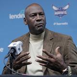 Michael Jordan cierra la venta de los Hornets