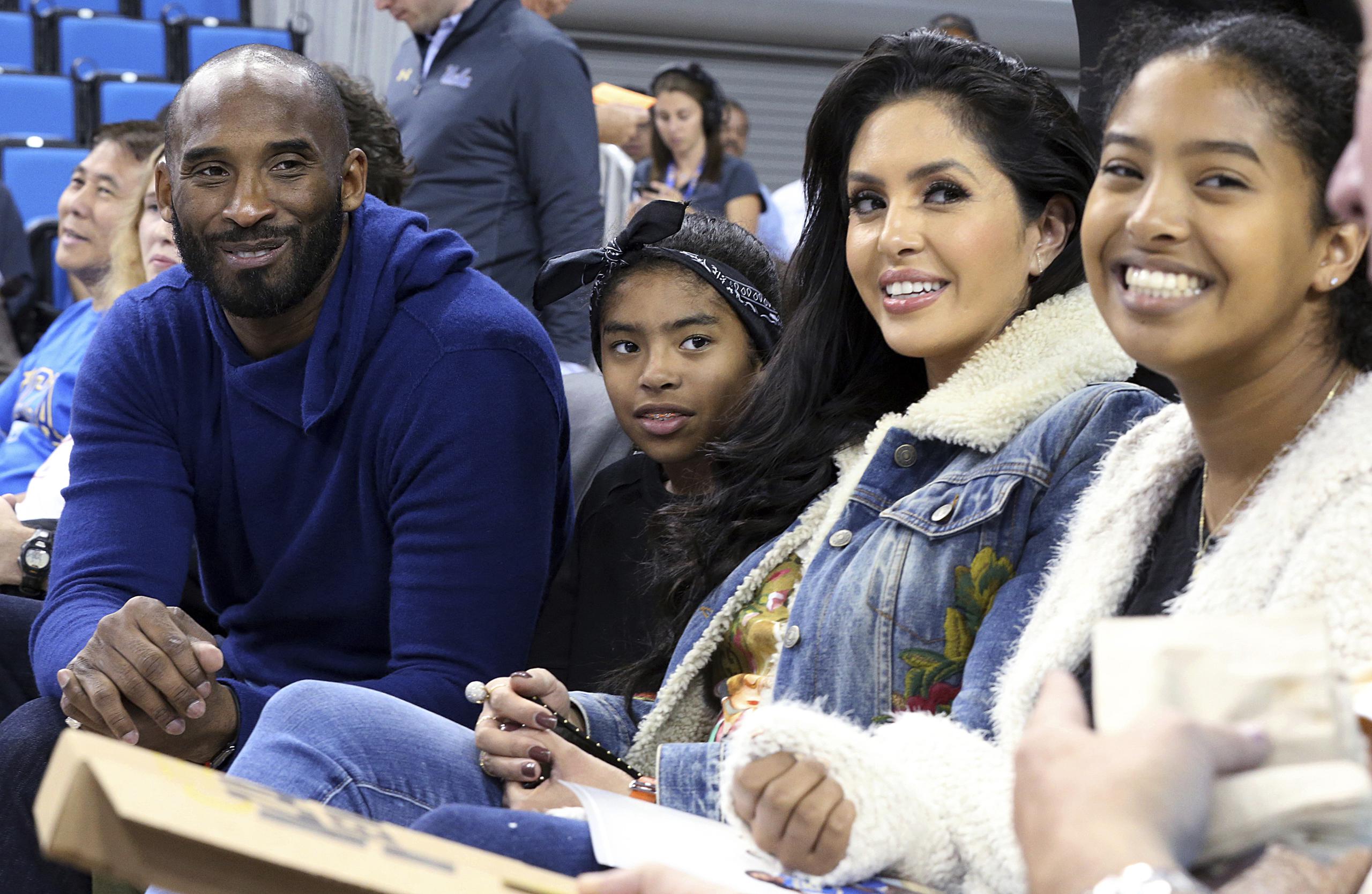 Kobe y Vanessa Bryant junto a sus hijas Gianna y Natalia en 2017.