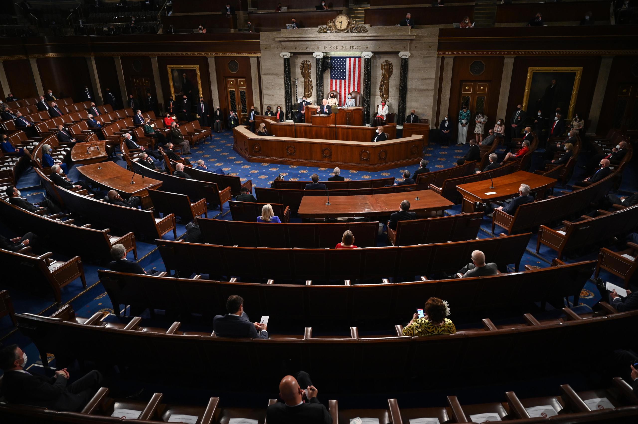 El Congreso tiene hasta medianoche de hoy, sábado, para evitar el cierre del gobierno.