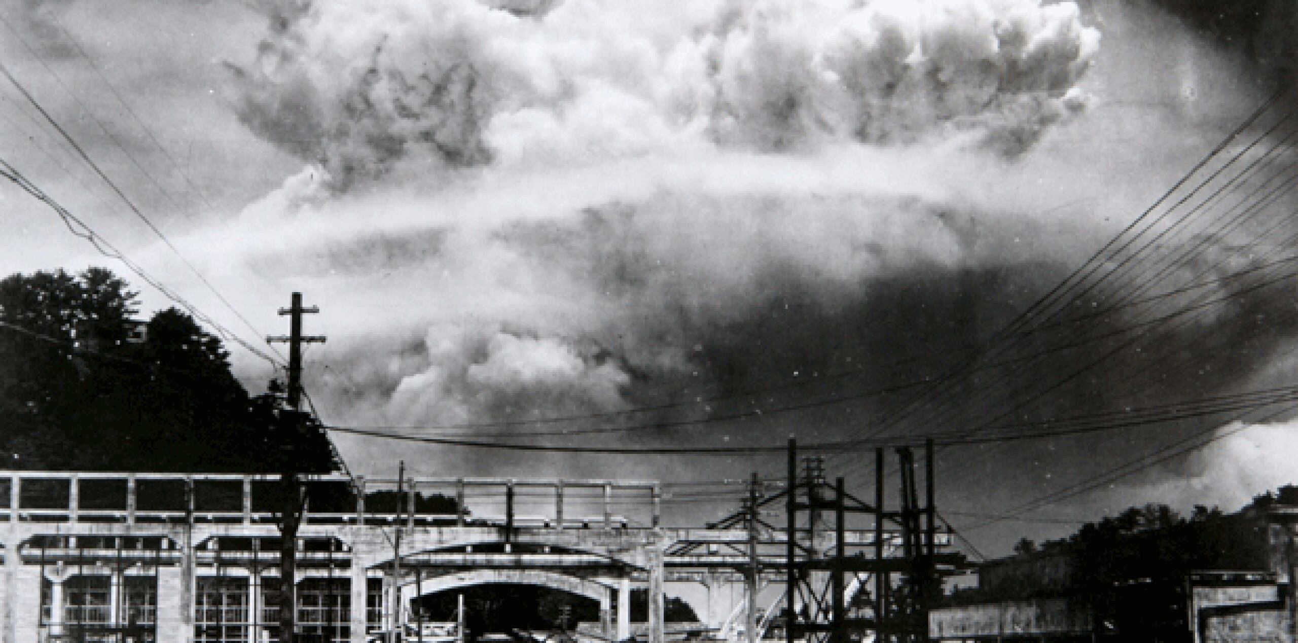 Esta foto de archivo facilitada por el Museo de la Bomba Atómica de Nagasaki que muestra una vista de la nube causada por la explosión de la bomba atómica en Nagasaki (Japón) el 9 de agosto de 1945. (EFE)