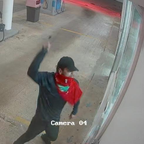 Hombre roba con hacha una gasolinera en Toa Baja