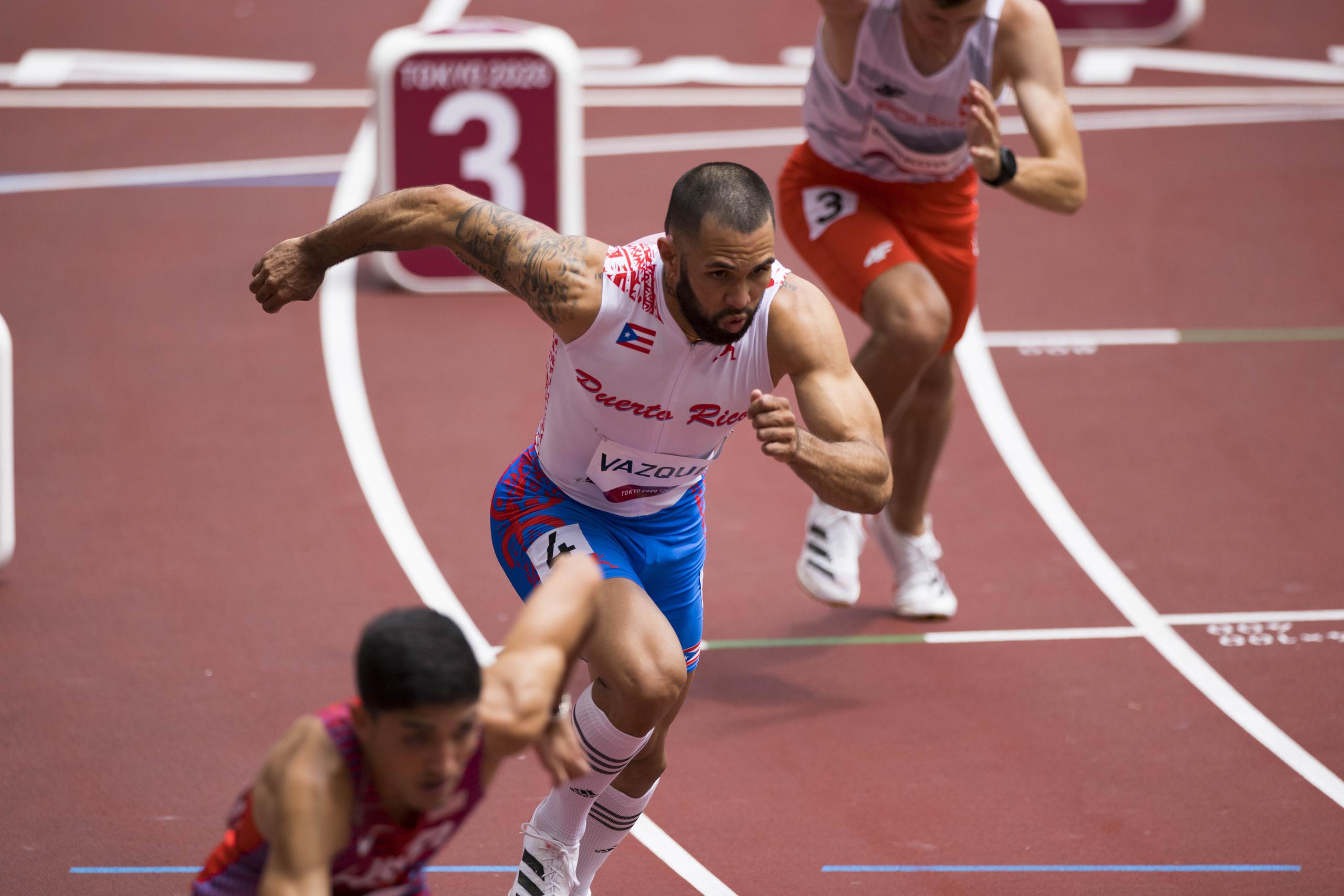 La prueba de 800 metros para París 2024 redujo el tiempo mínimo de clasificación, así como la cuota de participantes. El boricua Wesley Vázquez es un aspirante a clasificar.