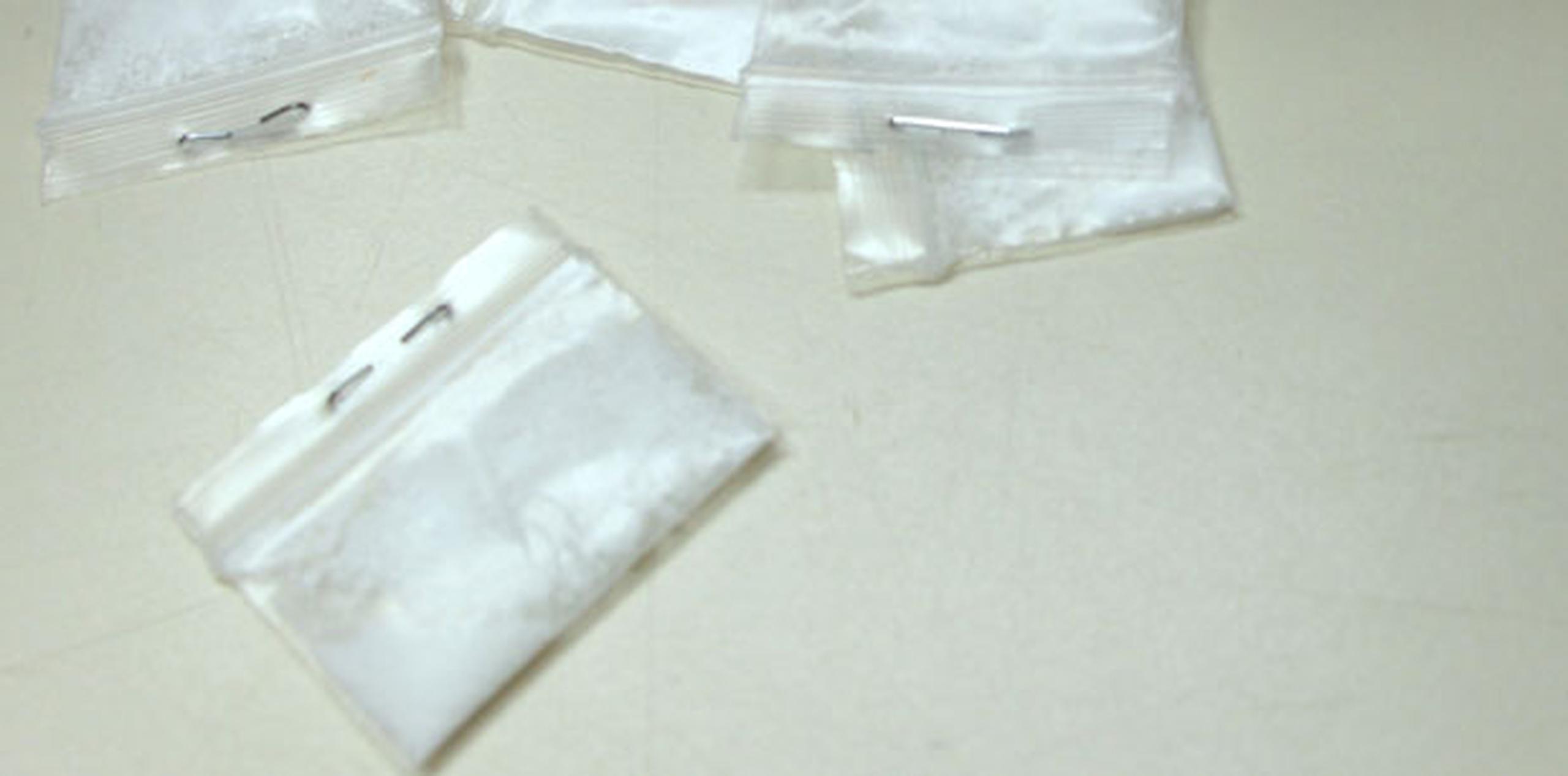 Agentes adscritos a la División de Drogas de Carolina ocuparon hoy 2.4 kilos de cocaína ocultos en un paquete durante una inspección de rutina en el almacén de una compañía privada de correos. (Archivo)