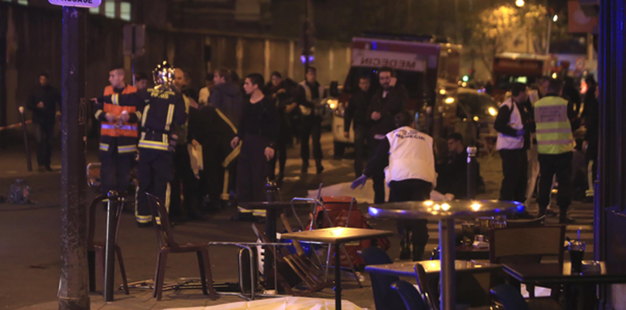 El presidente francés, François Hollande, aseguró hoy que Francia "no tendrá piedad" con los terroristas, que en la ola de atentados. (AP Photo/Thibault Camus)
