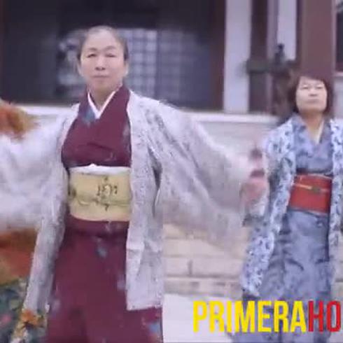 Doñitas japonesas bailan al ritmo de 24K de Bruno Mars
