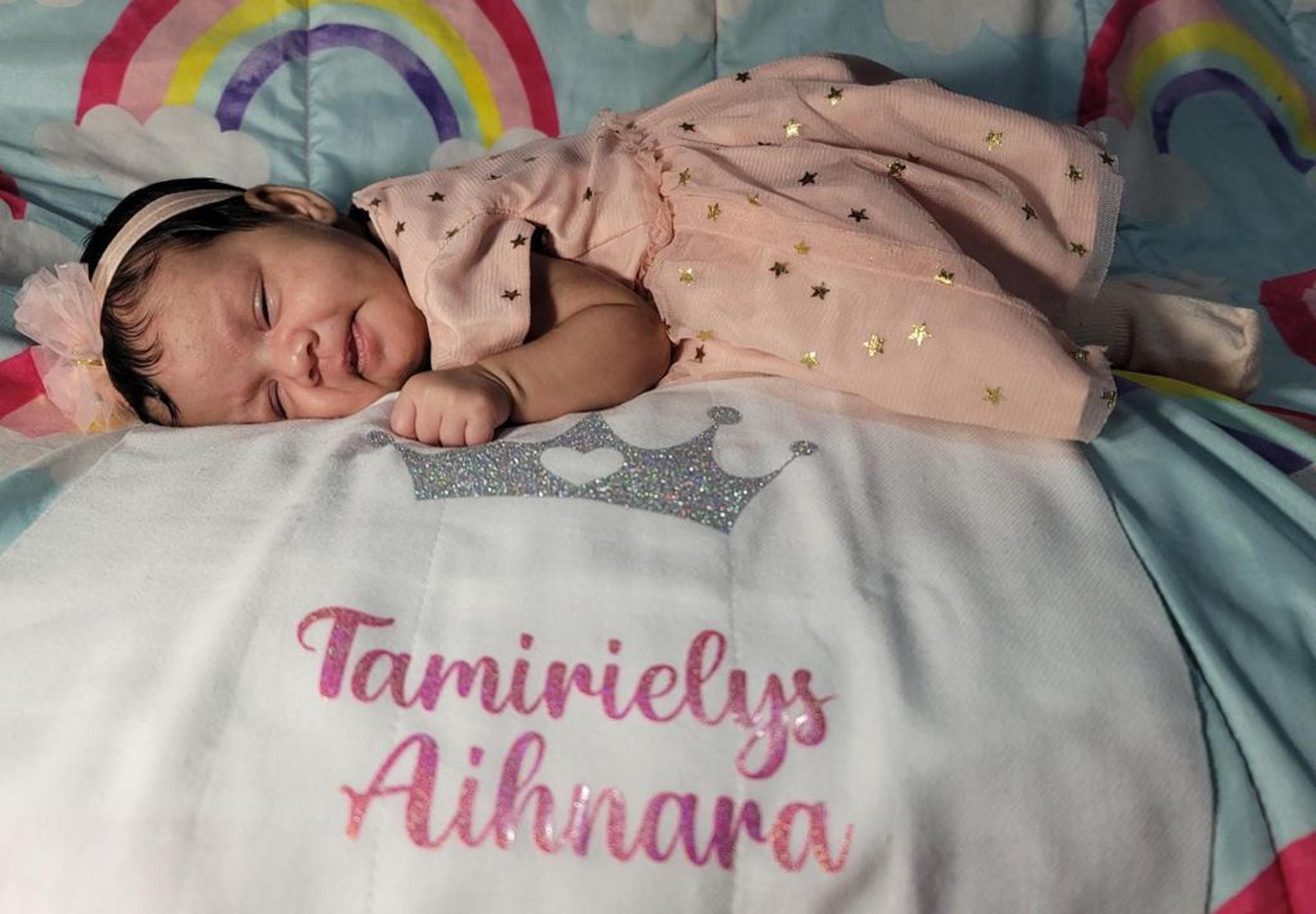 La pequeña Tamirielys Aihnara nació prematuramente a los siete meses de gestación y está evolucionando muy bien