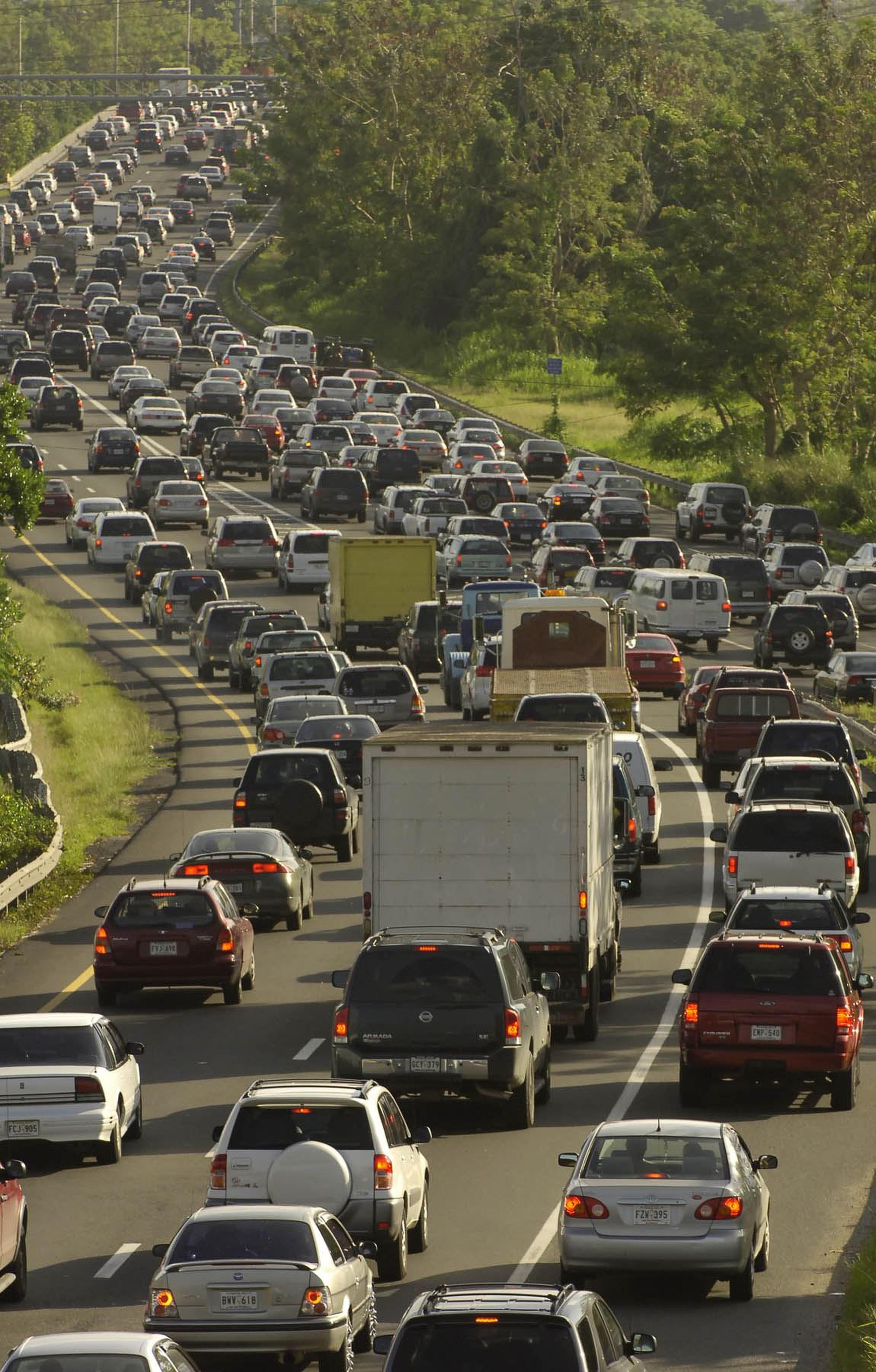La congestión vehicular es en dirección de Toa Baja a San Juan. (Archivo / GFR Media)