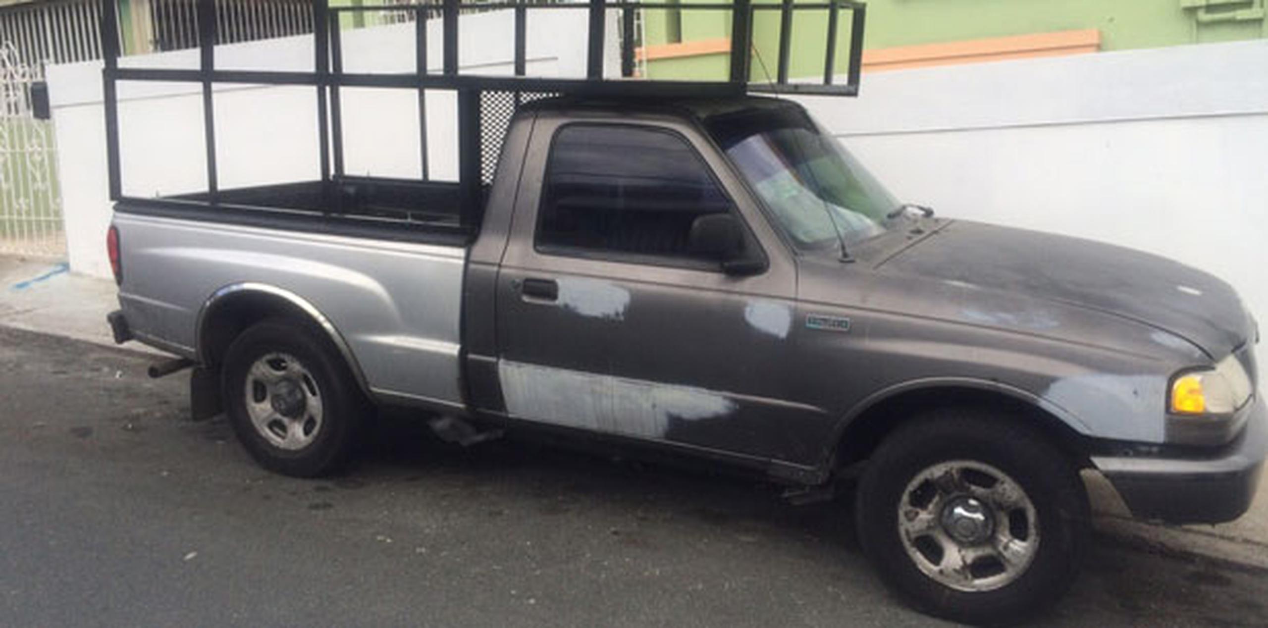 Según datos preliminares, el hombre fue encontrado ahorcado en la parte posterior de una camioneta Mazda B-2500. (Suministrada)