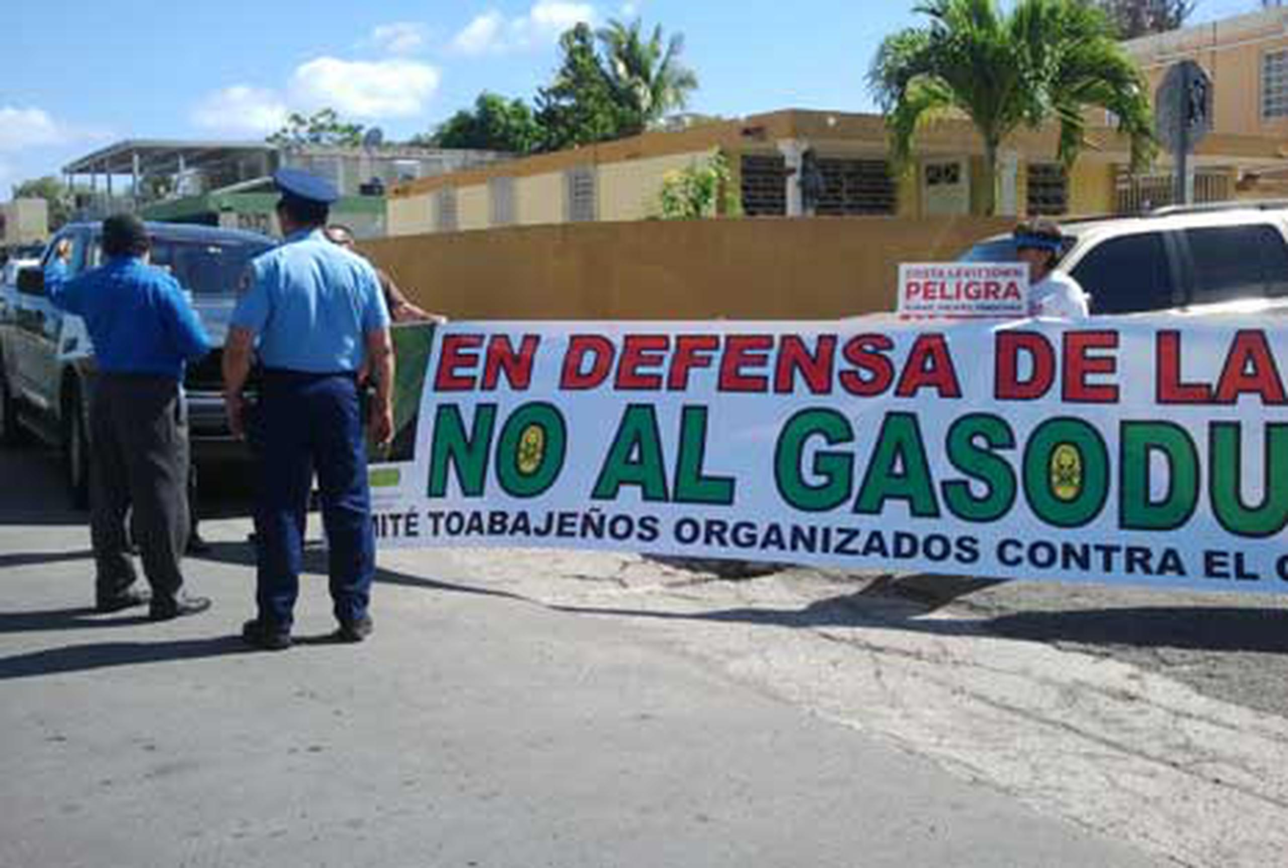 Protesta frente a escuela de Toa Baja. (Primera Hora / Maritza Díaz Alcaide)