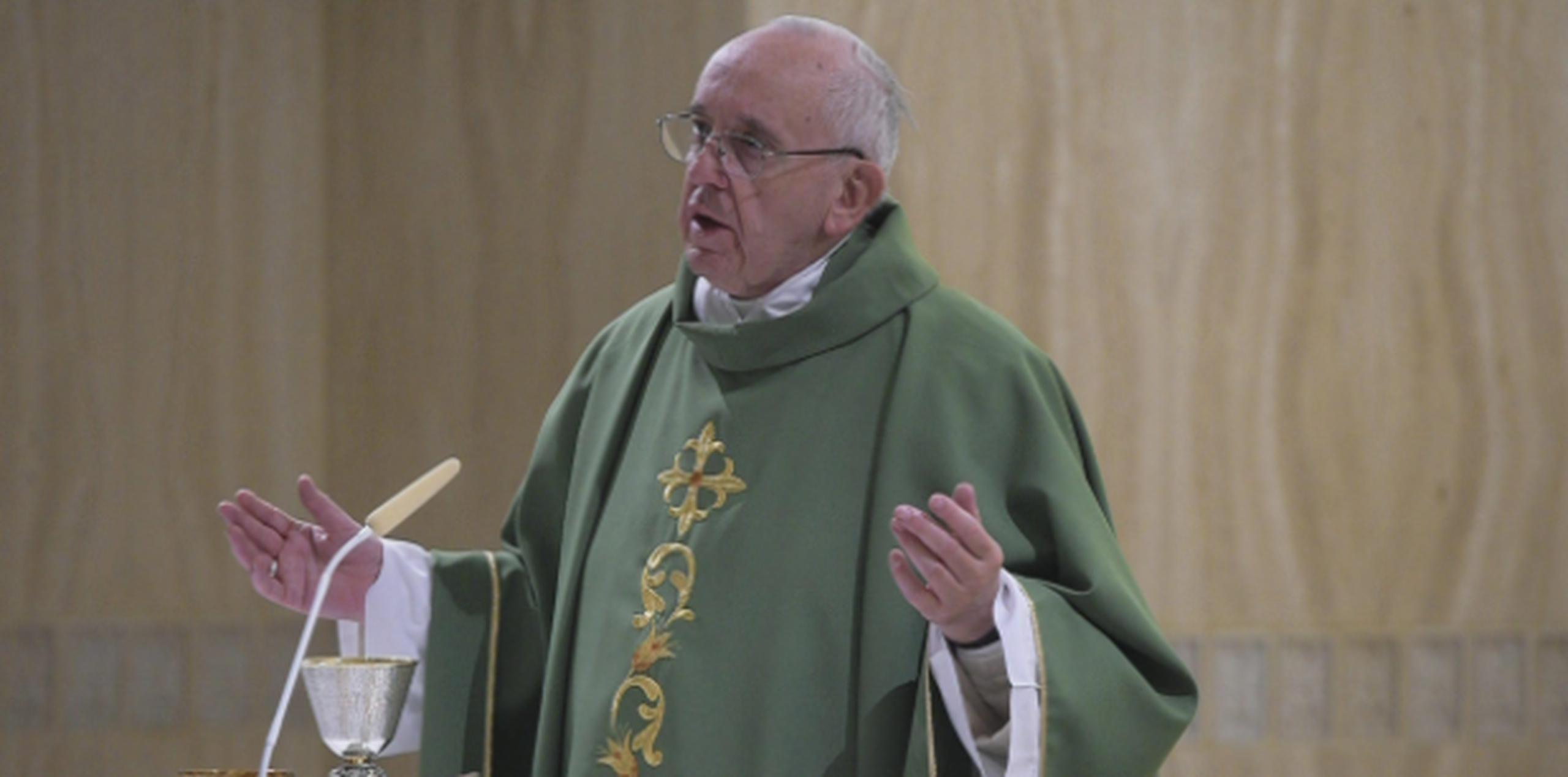 "La hipocresía de los consagrados que viven como ricos hiere la conciencia de los fieles y daña a la Iglesia", dijo el pontífice. (EFE)